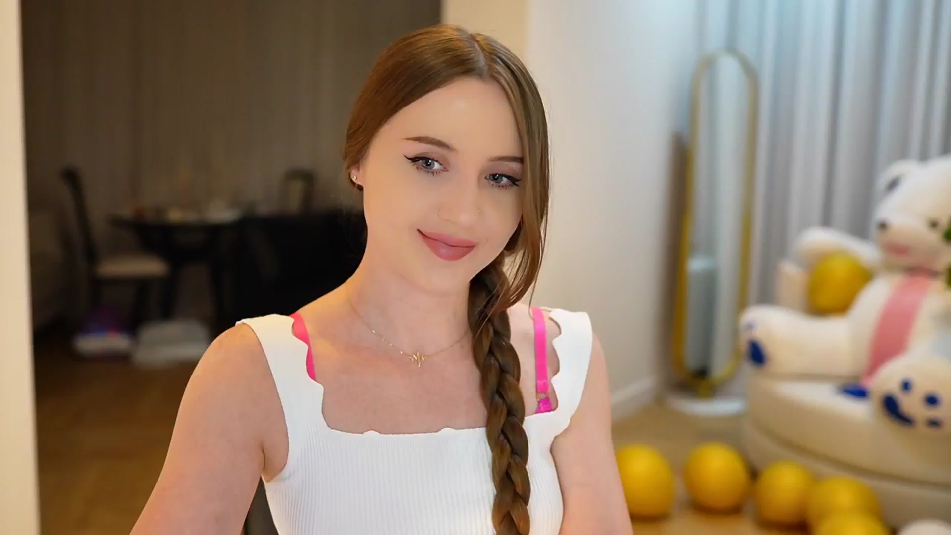 Gallery image thumbnail from Innocent_Soul's myfreecams stream on, 09/10/2024, 20:03 image 14 of 20