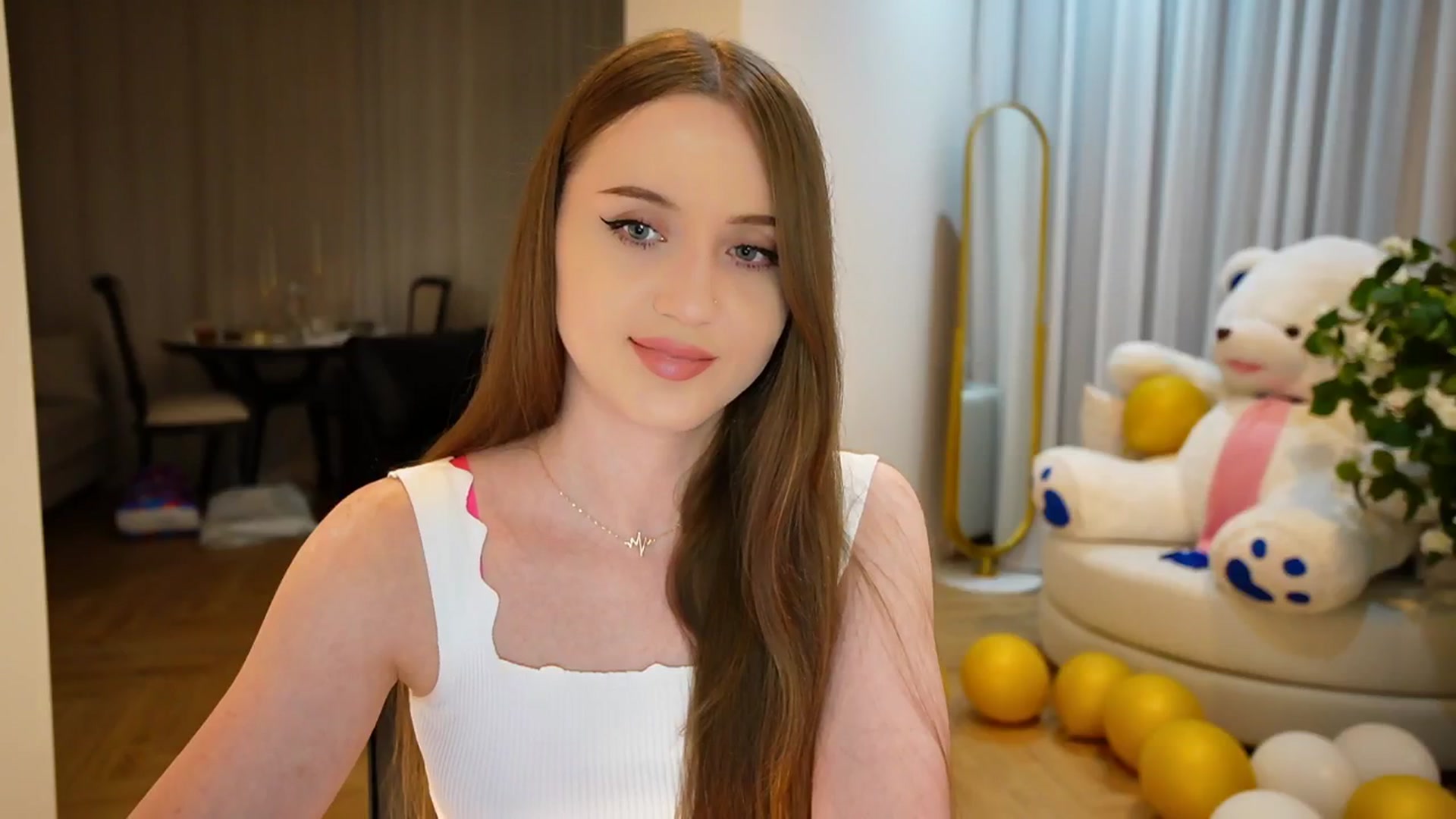 Gallery image thumbnail from Innocent_Soul's myfreecams stream on, 09/10/2024, 20:56 image 9 of 20
