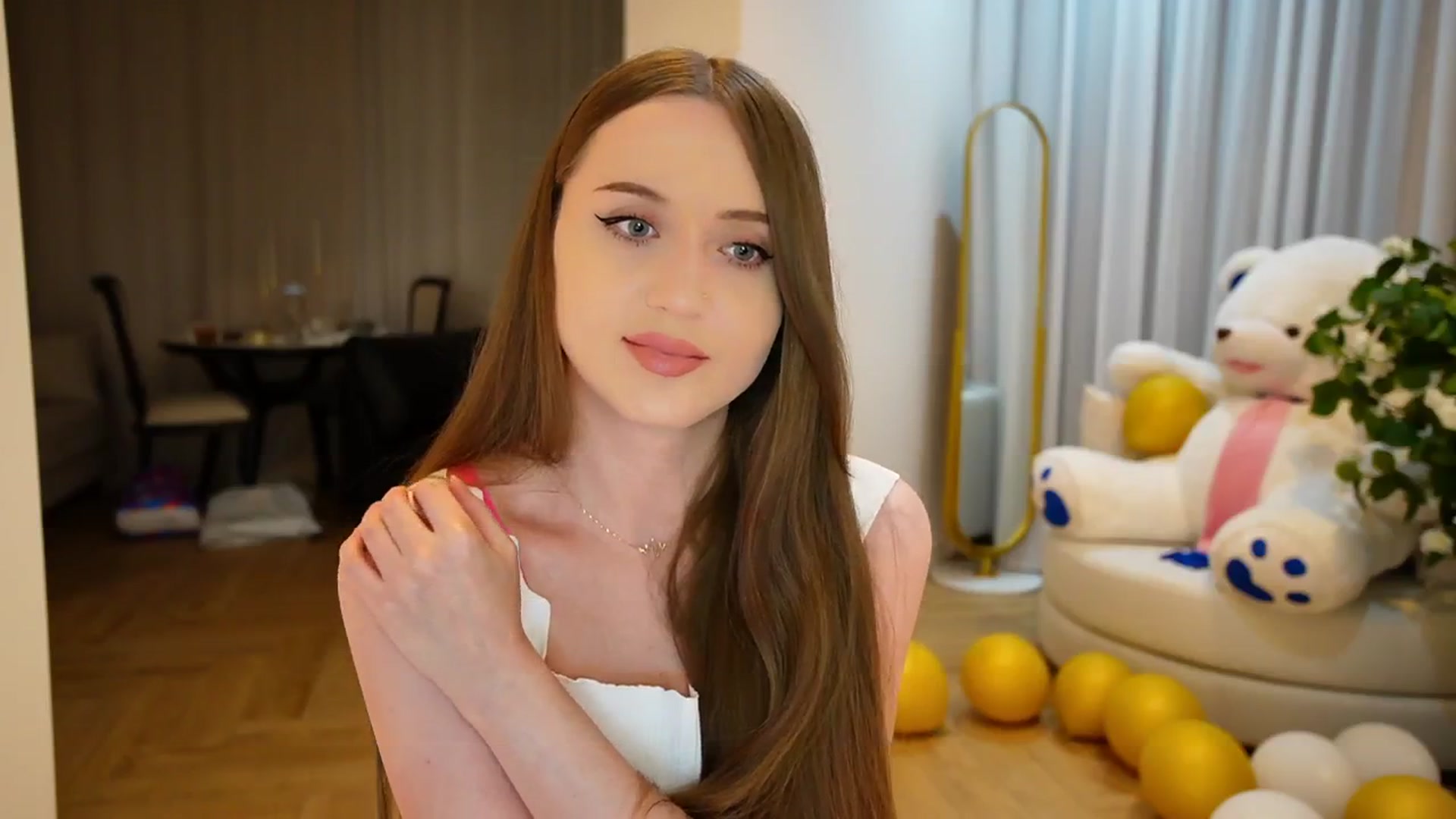 Gallery image thumbnail from Innocent_Soul's myfreecams stream on, 09/10/2024, 20:56 image 17 of 20
