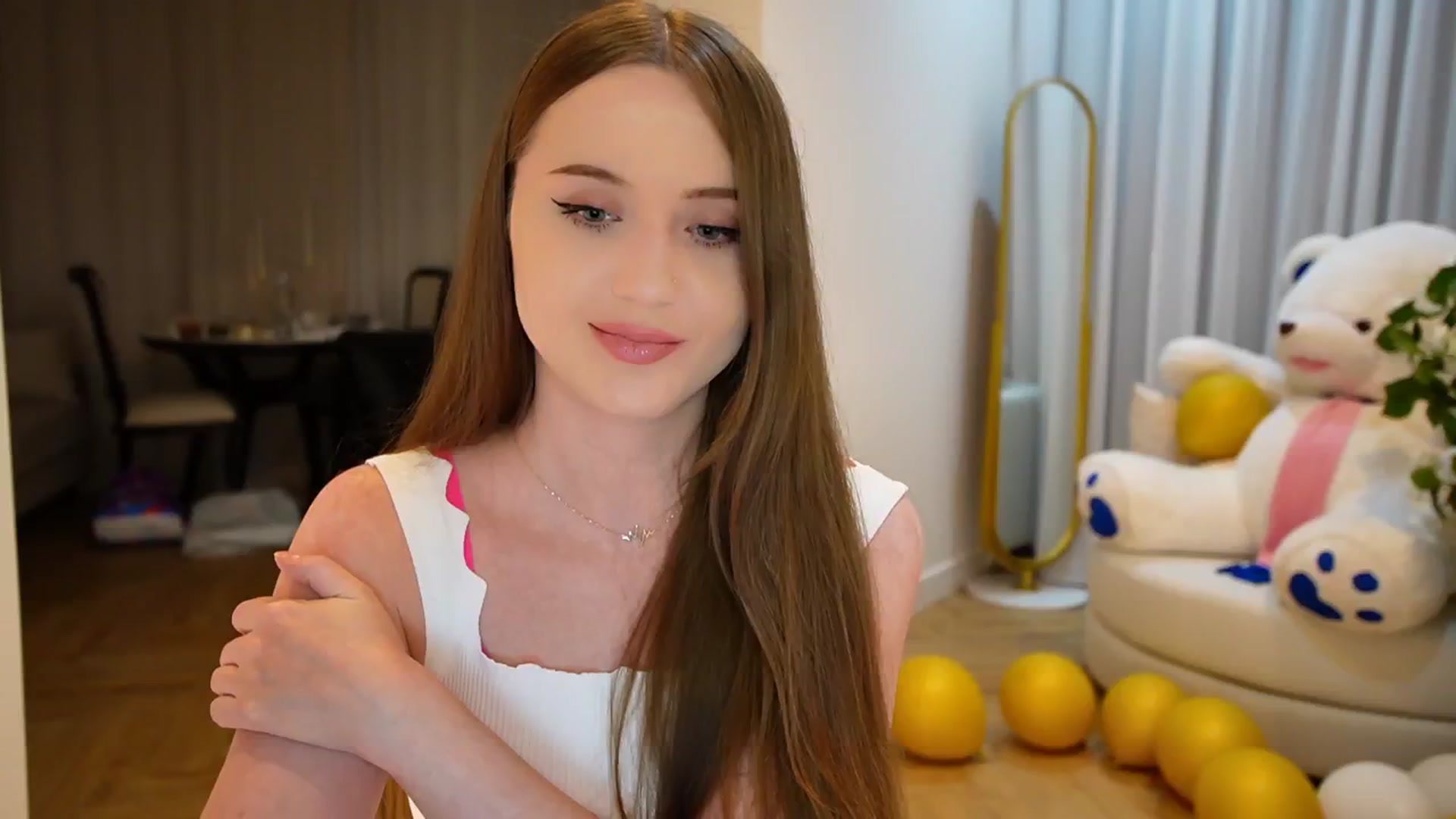 Gallery image thumbnail from Innocent_Soul's myfreecams stream on, 09/10/2024, 21:20 image 15 of 20