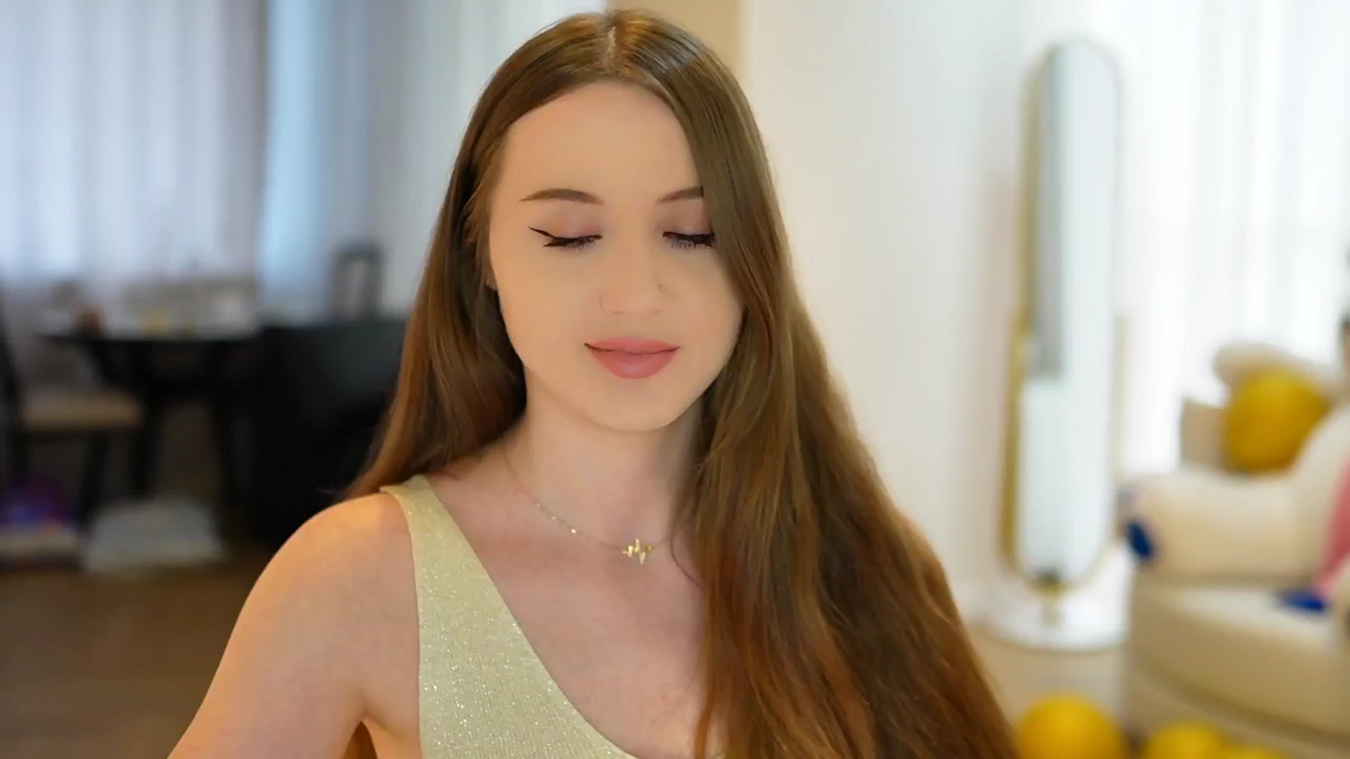 Gallery image thumbnail from Innocent_Soul's myfreecams stream on, 09/11/2024, 13:11 image 7 of 20
