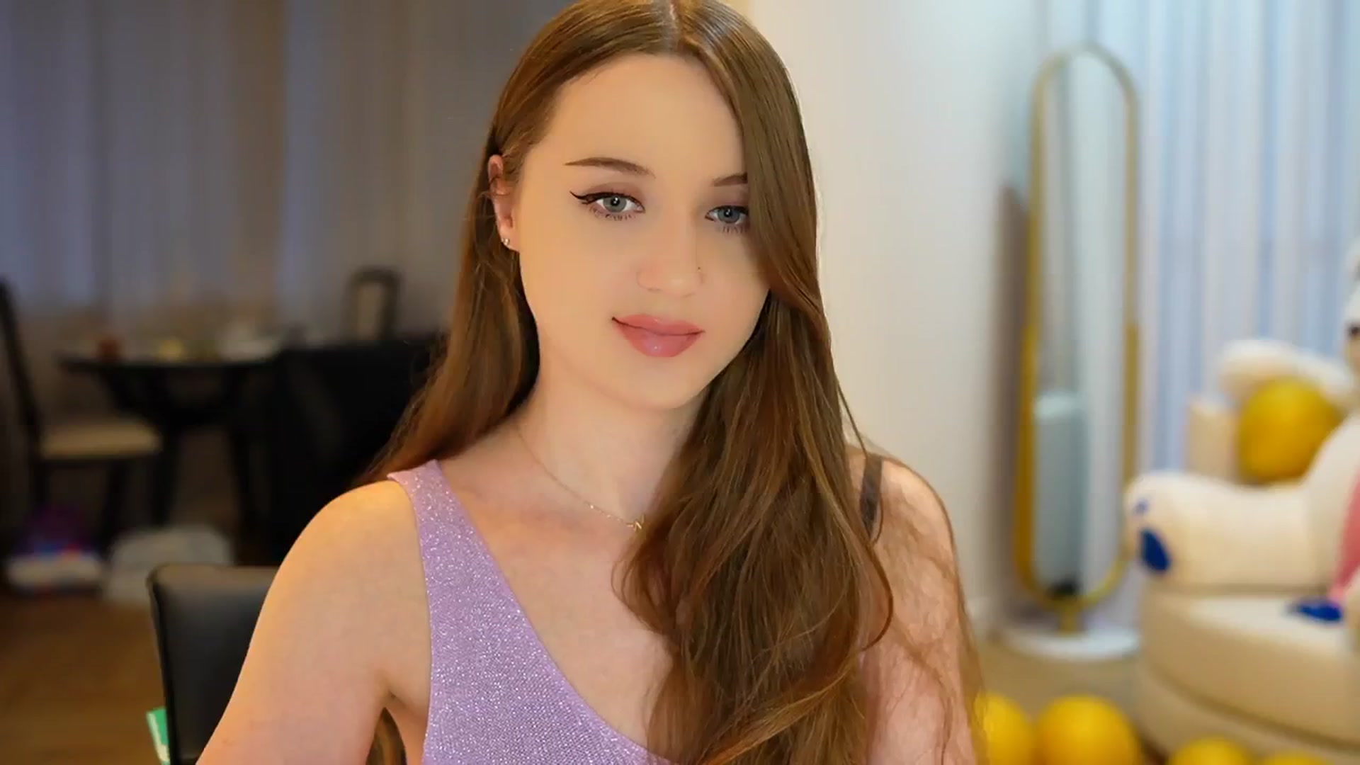 Gallery image thumbnail from Innocent_Soul's myfreecams stream on, 09/12/2024, 15:18 image 10 of 20