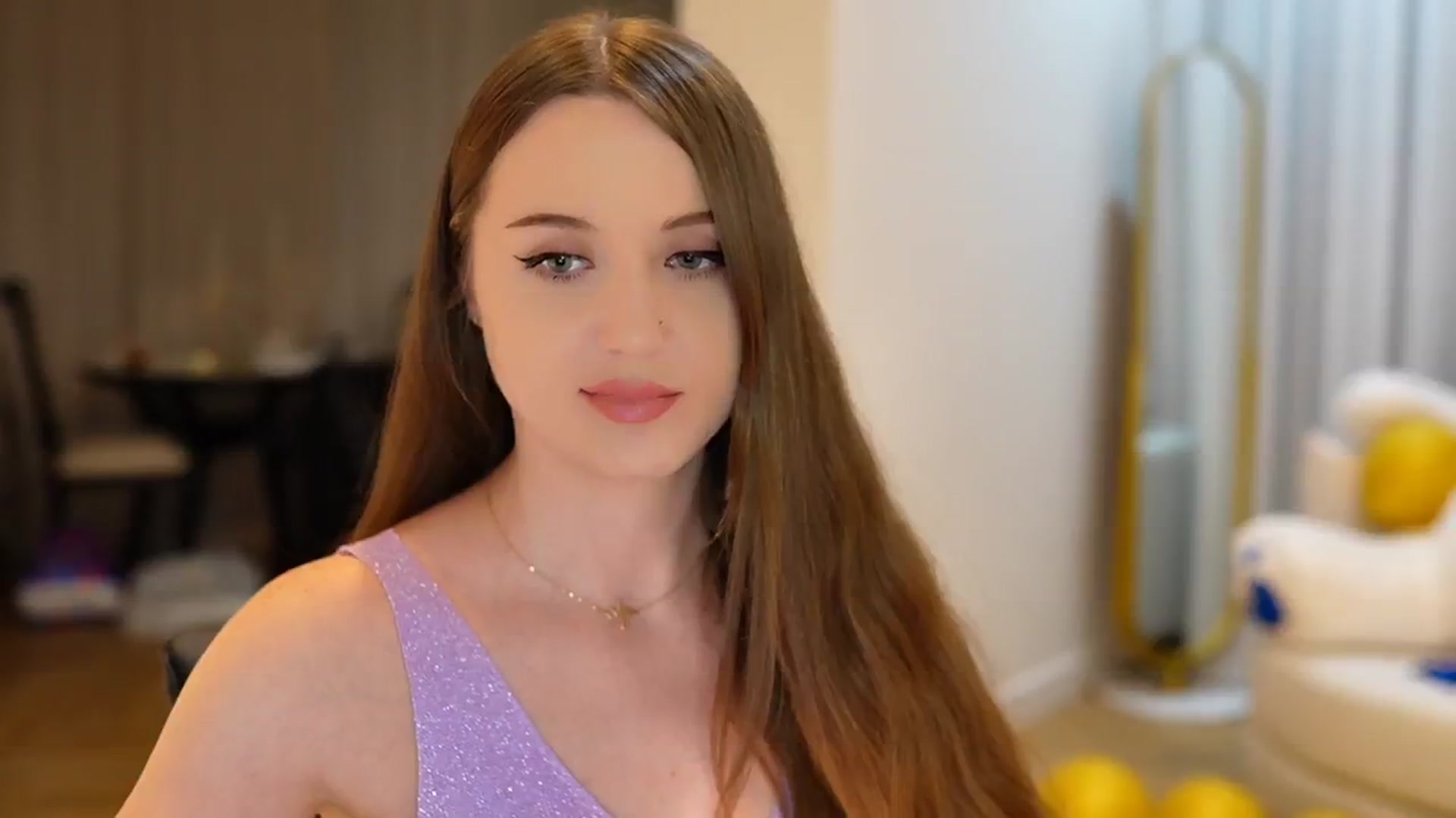 Gallery image thumbnail from Innocent_Soul's myfreecams stream on, 09/12/2024, 17:05 image 7 of 20