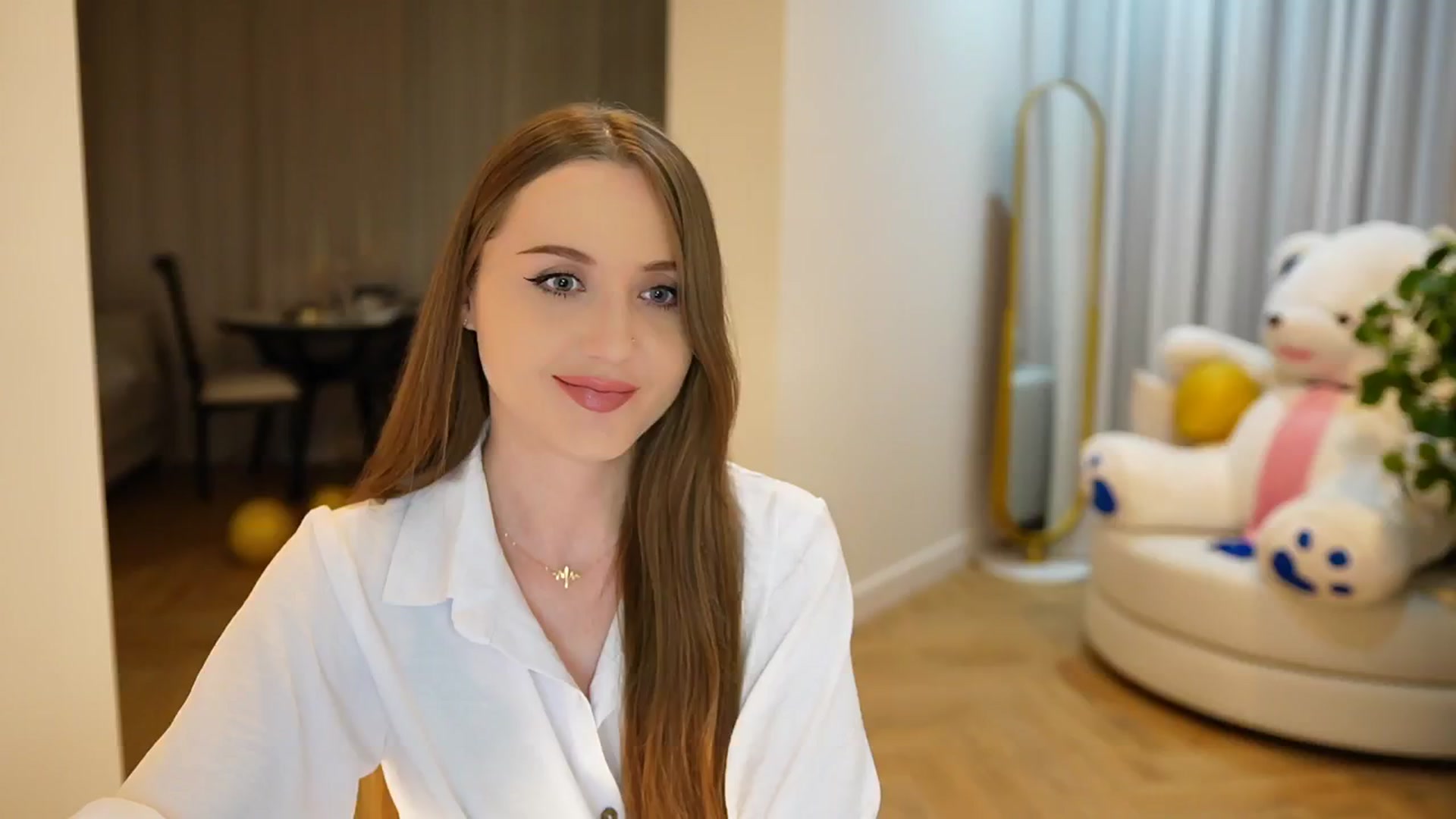 Gallery image thumbnail from Innocent_Soul's myfreecams stream on, 09/14/2024, 17:21 image 8 of 20