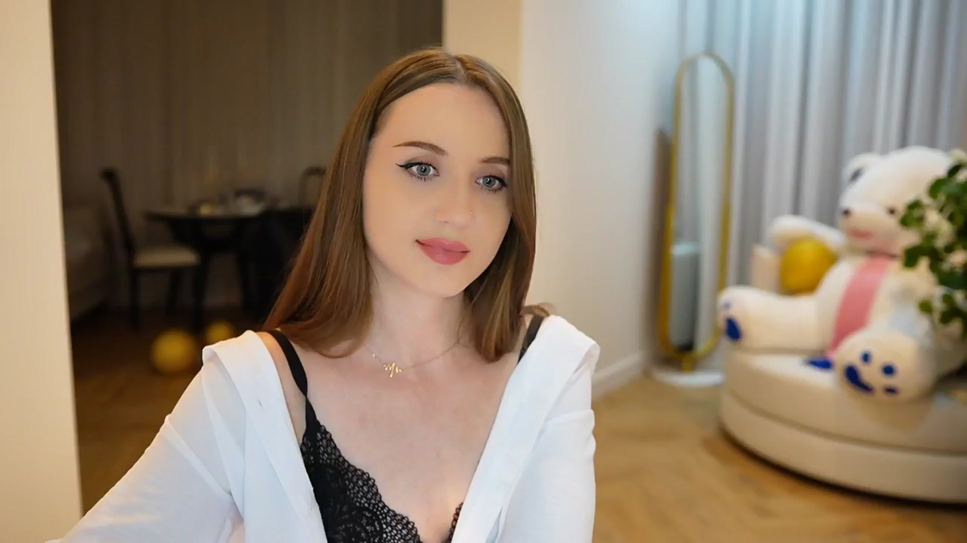 Gallery image thumbnail from Innocent_Soul's myfreecams stream on, 09/14/2024, 18:15 image 8 of 20
