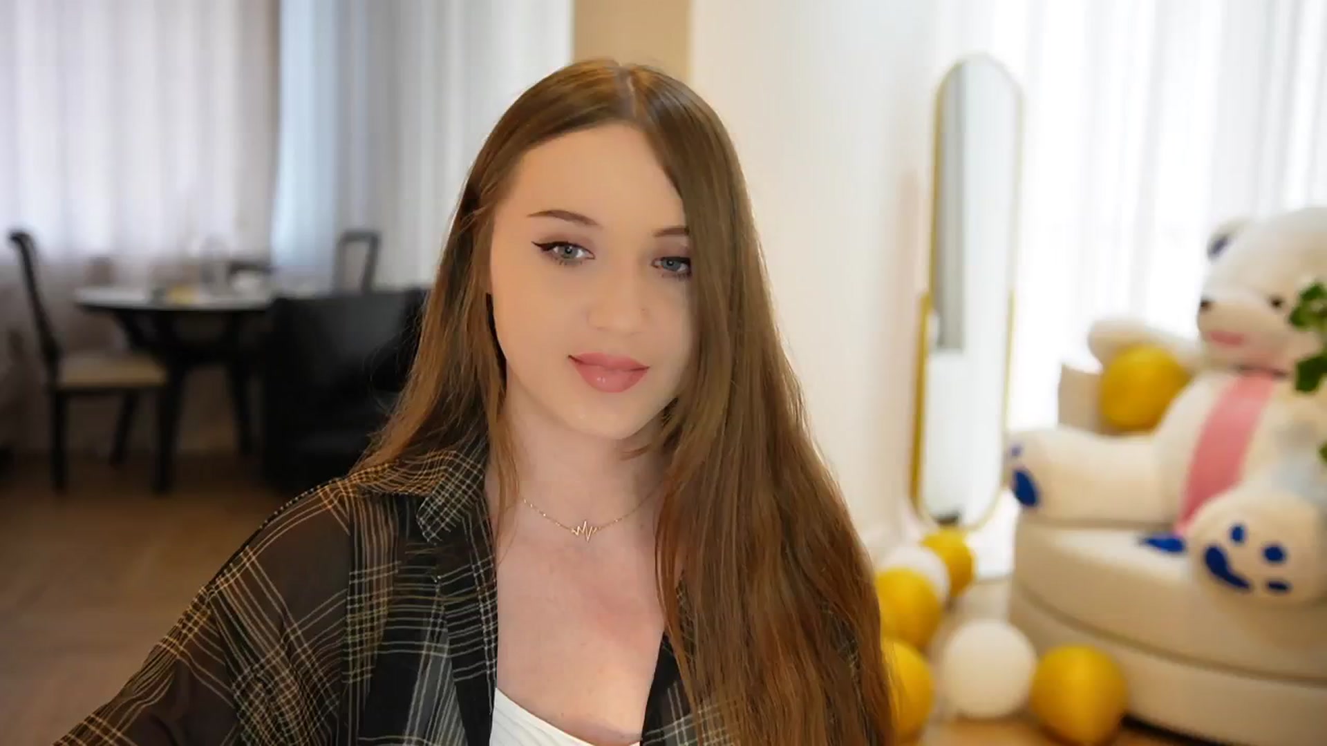 Gallery image thumbnail from Innocent_Soul's myfreecams stream on, 09/16/2024, 14:33 image 5 of 20