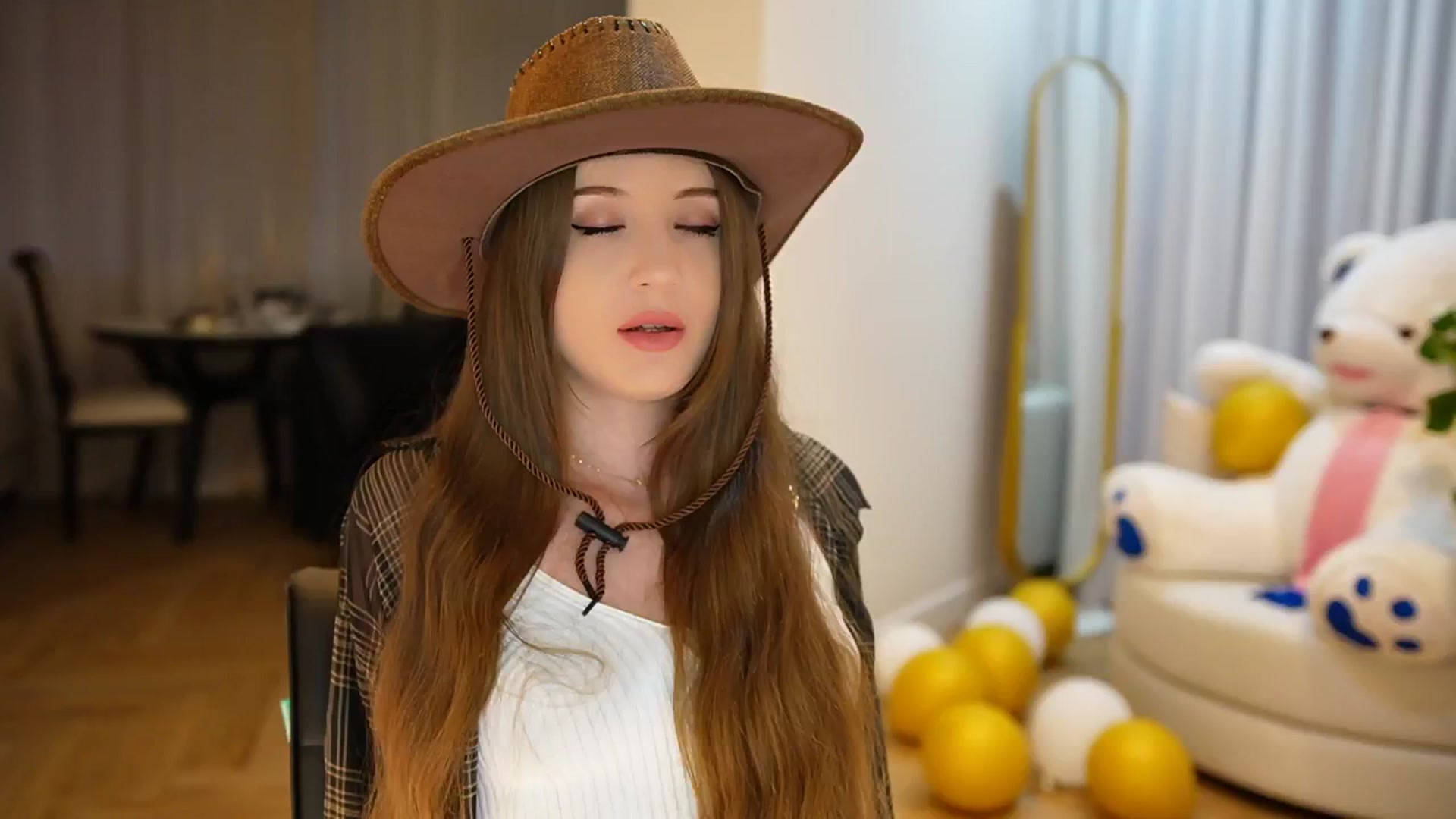 Gallery image thumbnail from Innocent_Soul's myfreecams stream on, 09/16/2024, 15:27 image 6 of 20
