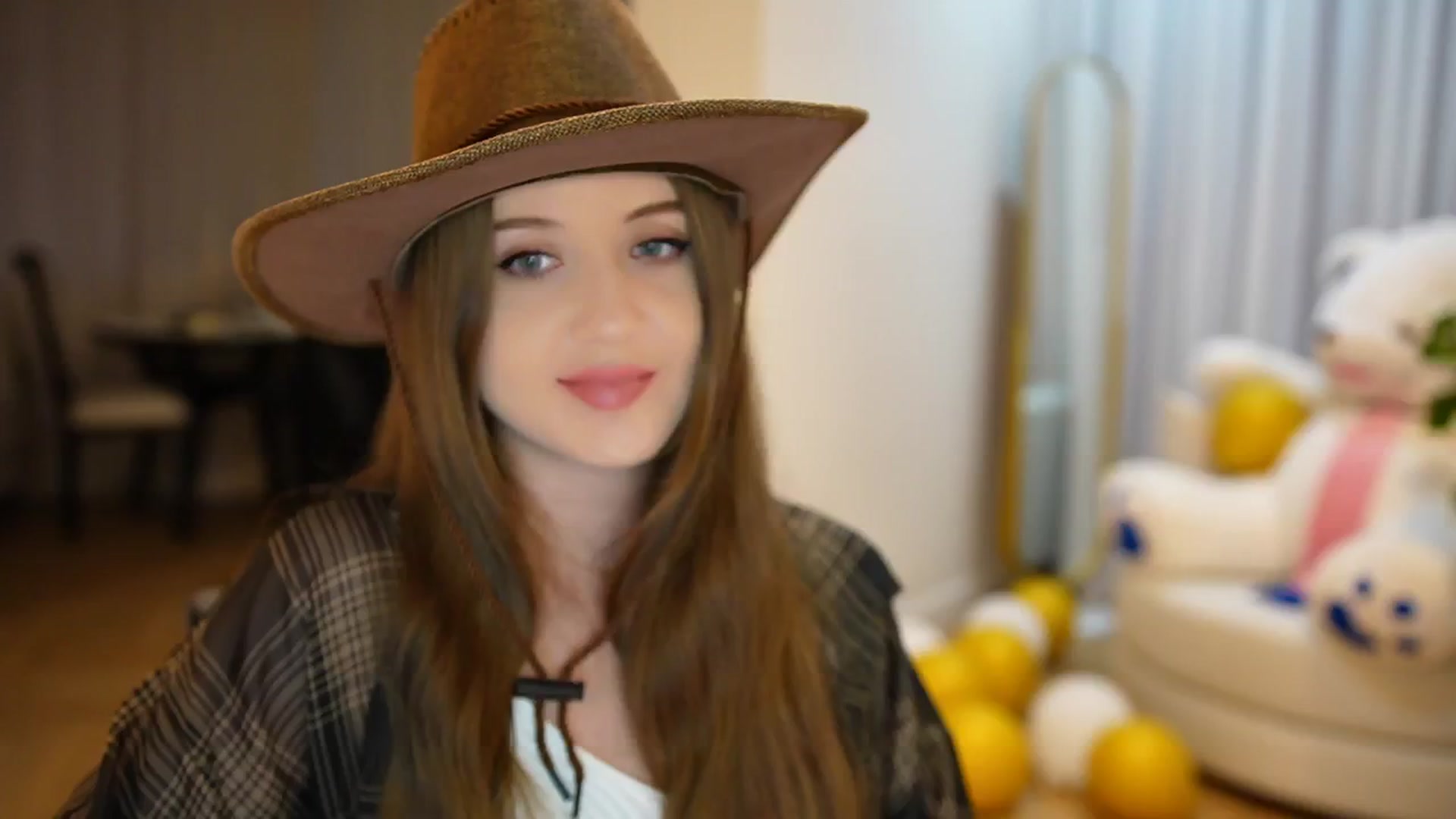 Gallery image thumbnail from Innocent_Soul's myfreecams stream on, 09/16/2024, 15:27 image 10 of 20