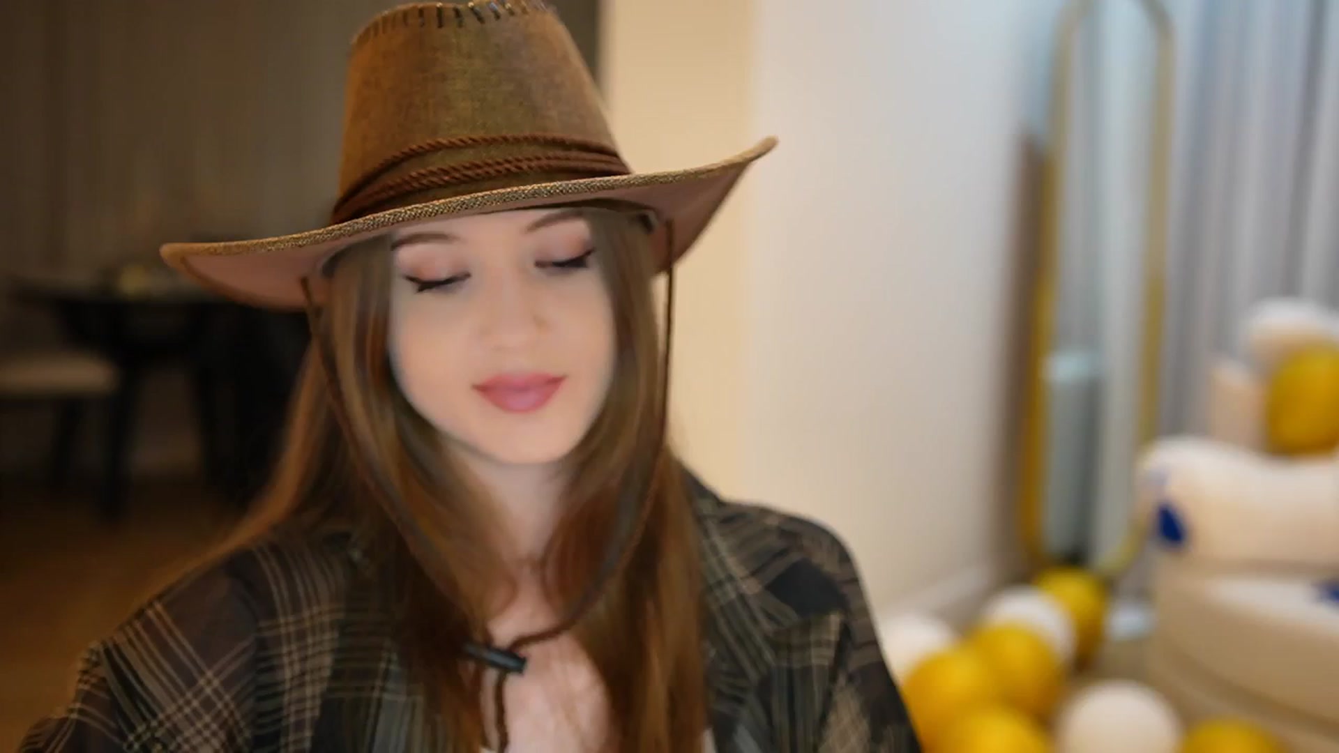 Gallery image thumbnail from Innocent_Soul's myfreecams stream on, 09/16/2024, 16:33 image 8 of 20
