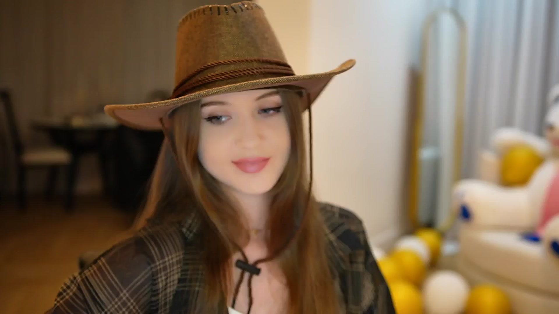 Gallery image thumbnail from Innocent_Soul's myfreecams stream on, 09/16/2024, 16:33 image 7 of 20