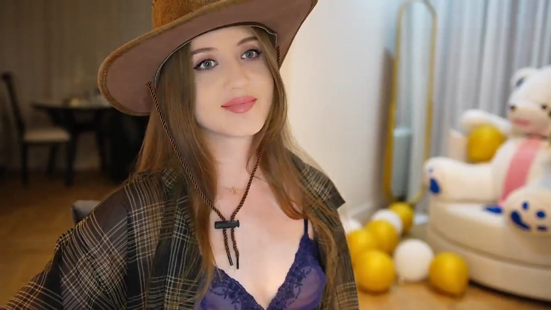 Gallery image thumbnail from Innocent_Soul's myfreecams stream on, 09/16/2024, 17:27 image 10 of 20