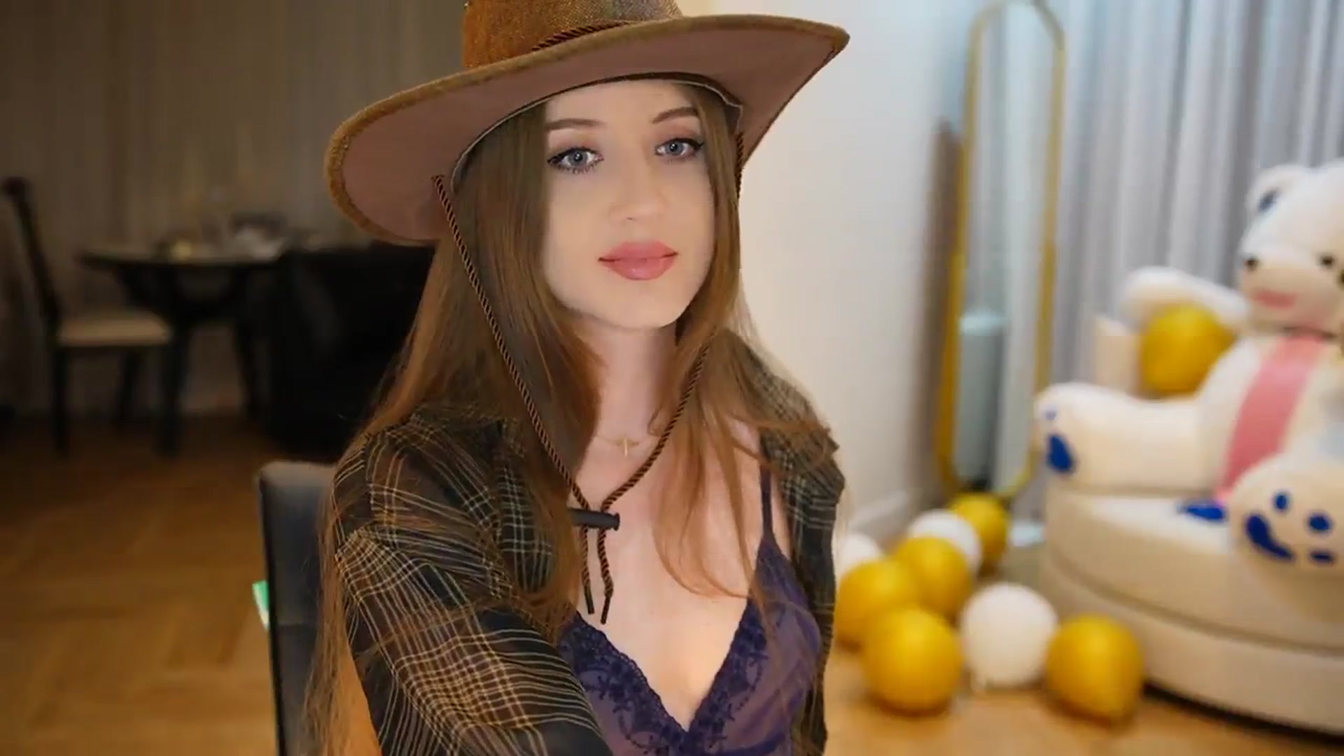 Gallery image thumbnail from Innocent_Soul's myfreecams stream on, 09/16/2024, 17:27 image 4 of 20