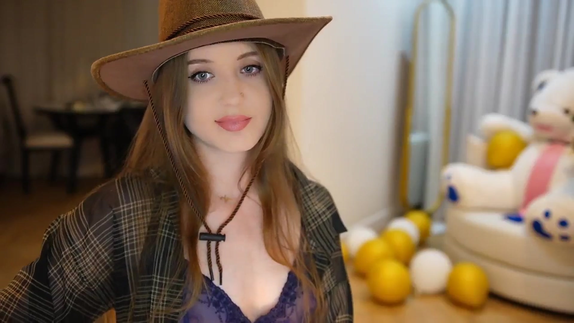 Gallery image thumbnail from Innocent_Soul's myfreecams stream on, 09/16/2024, 17:27 image 14 of 20