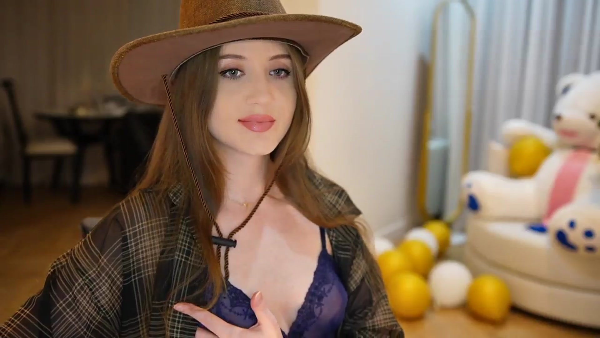 Gallery image thumbnail from Innocent_Soul's myfreecams stream on, 09/16/2024, 17:27 image 8 of 20
