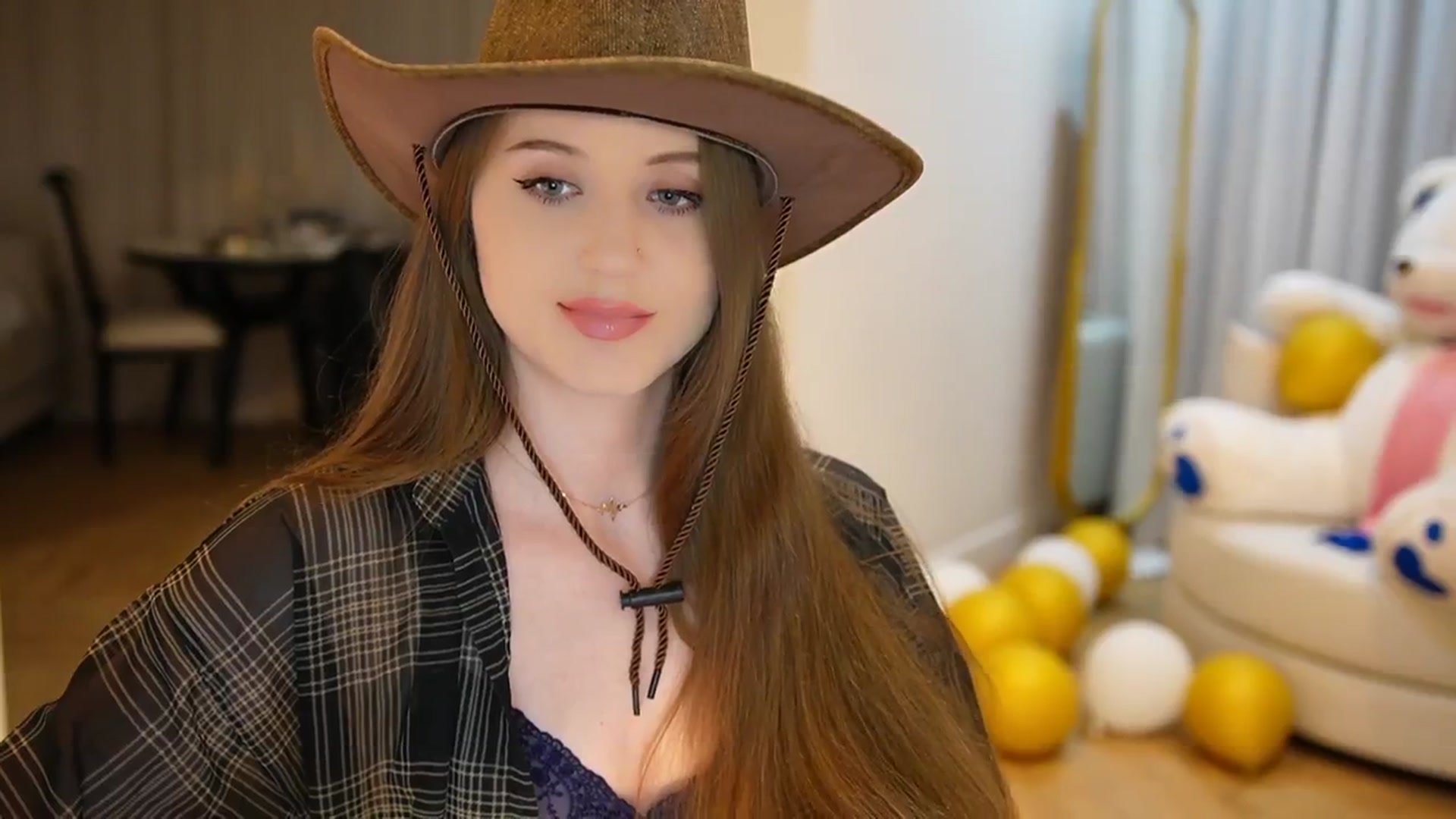 Gallery image thumbnail from Innocent_Soul's myfreecams stream on, 09/16/2024, 19:03 image 4 of 20