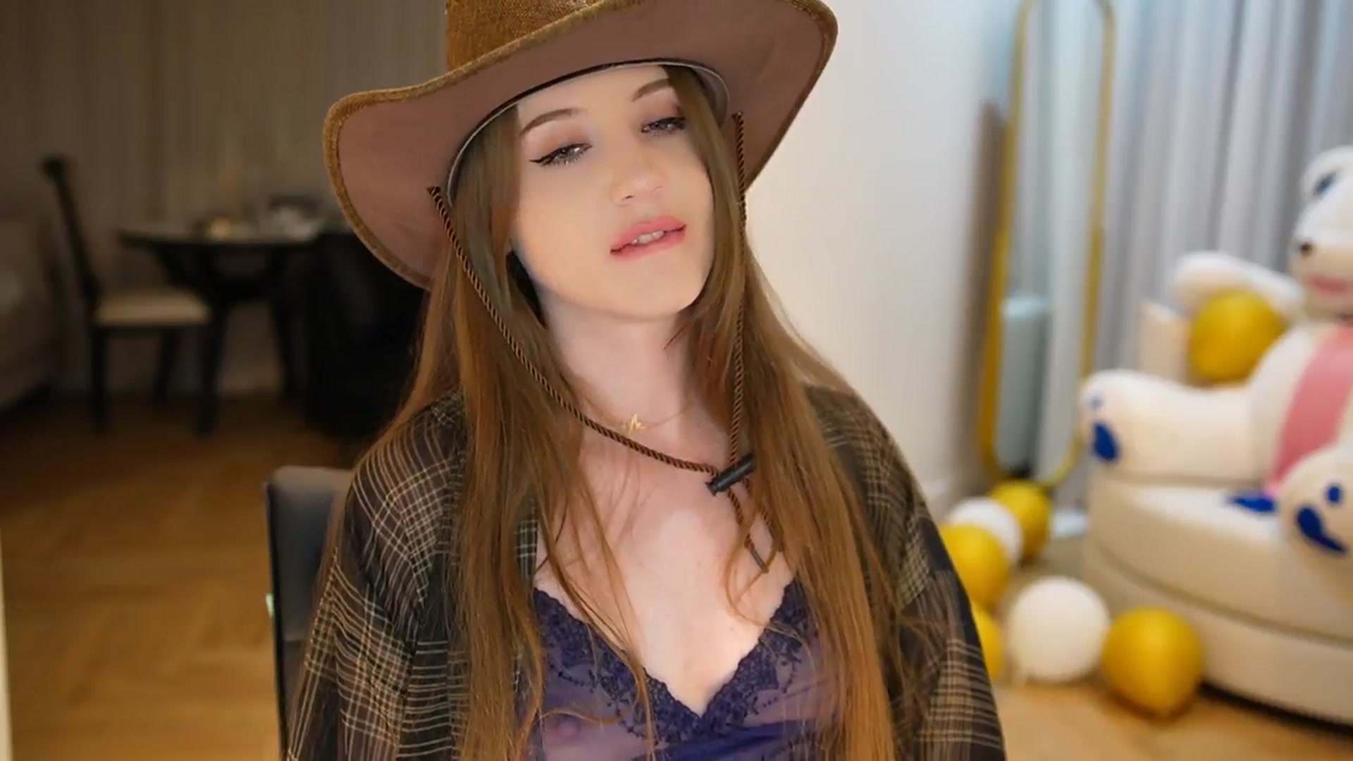 Gallery image thumbnail from Innocent_Soul's myfreecams stream on, 09/16/2024, 19:03 image 18 of 20