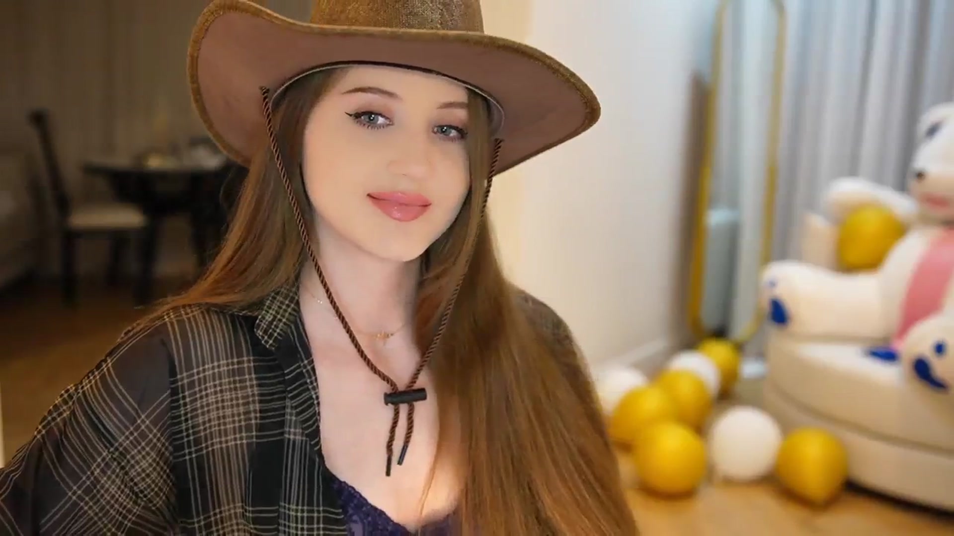 Gallery image thumbnail from Innocent_Soul's myfreecams stream on, 09/16/2024, 19:03 image 2 of 20