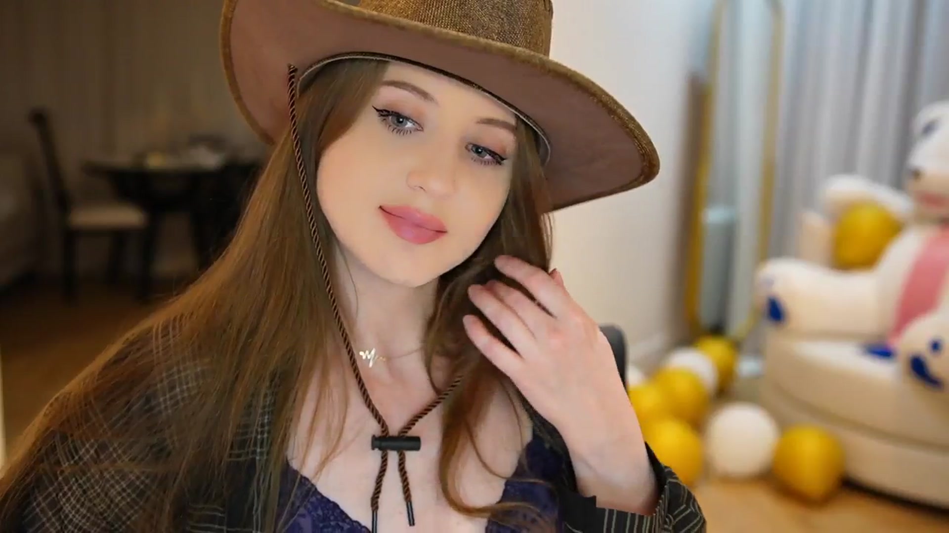 Gallery image thumbnail from Innocent_Soul's myfreecams stream on, 09/16/2024, 19:03 image 17 of 20