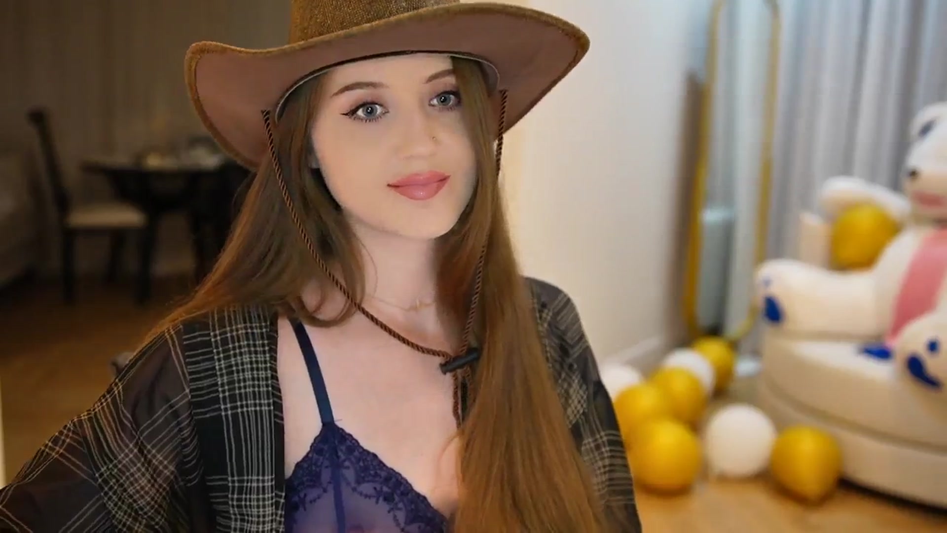 Gallery image thumbnail from Innocent_Soul's myfreecams stream on, 09/16/2024, 19:03 image 6 of 20