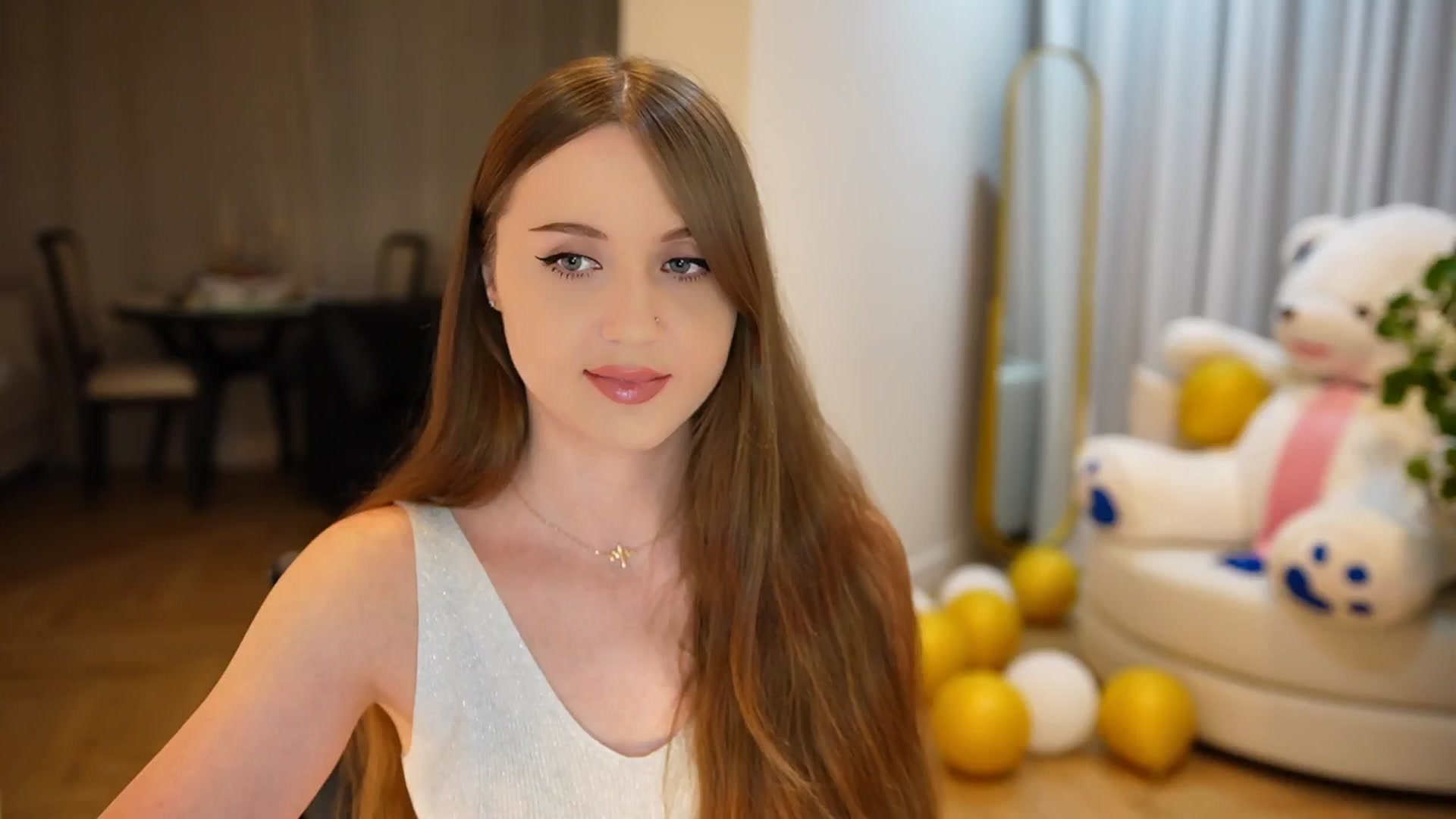 Gallery image thumbnail from Innocent_Soul's myfreecams stream on, 09/20/2024, 17:00 image 11 of 20