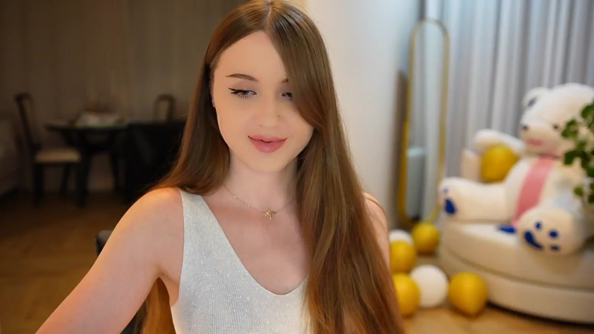 Gallery image thumbnail from Innocent_Soul's myfreecams stream on, 09/20/2024, 17:00 image 16 of 20