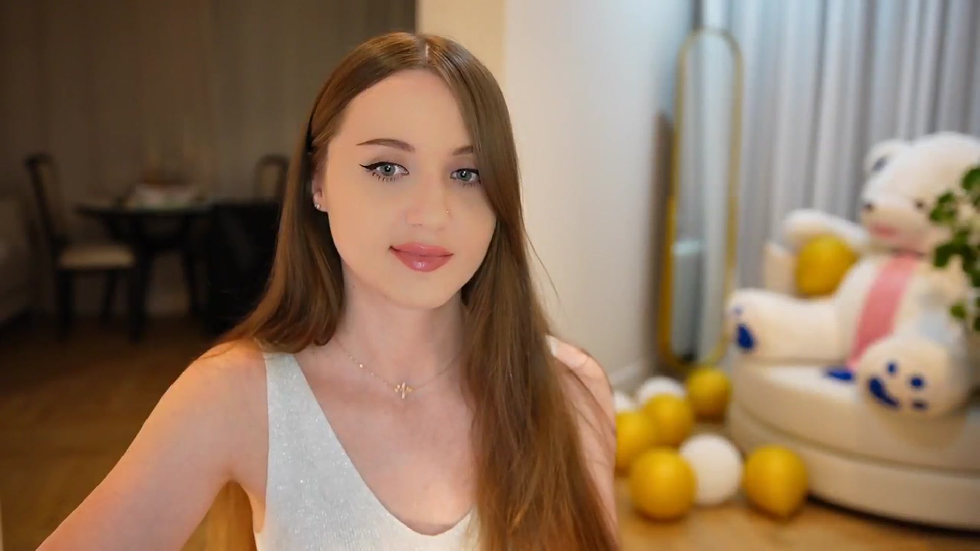 Gallery image thumbnail from Innocent_Soul's myfreecams stream on, 09/20/2024, 17:53 image 15 of 20