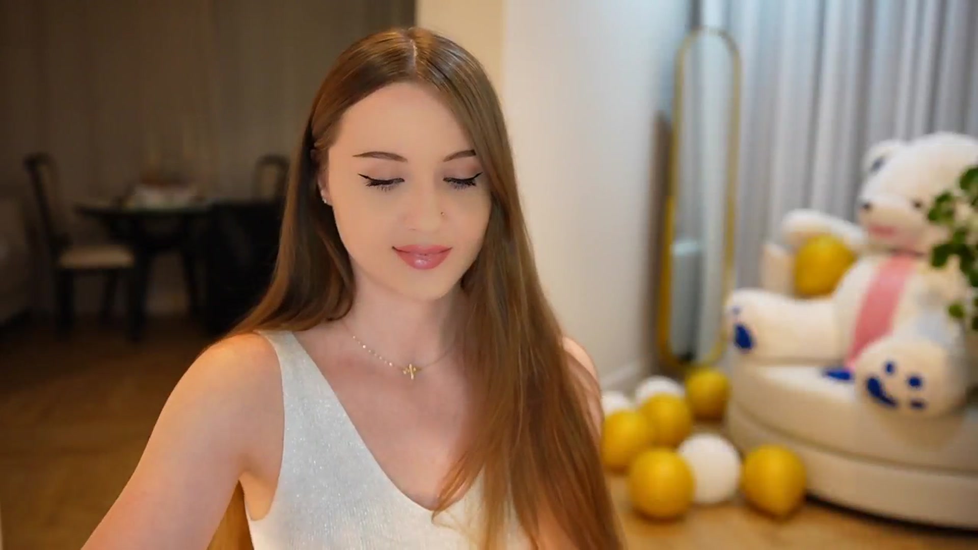 Gallery image thumbnail from Innocent_Soul's myfreecams stream on, 09/20/2024, 17:53 image 9 of 20