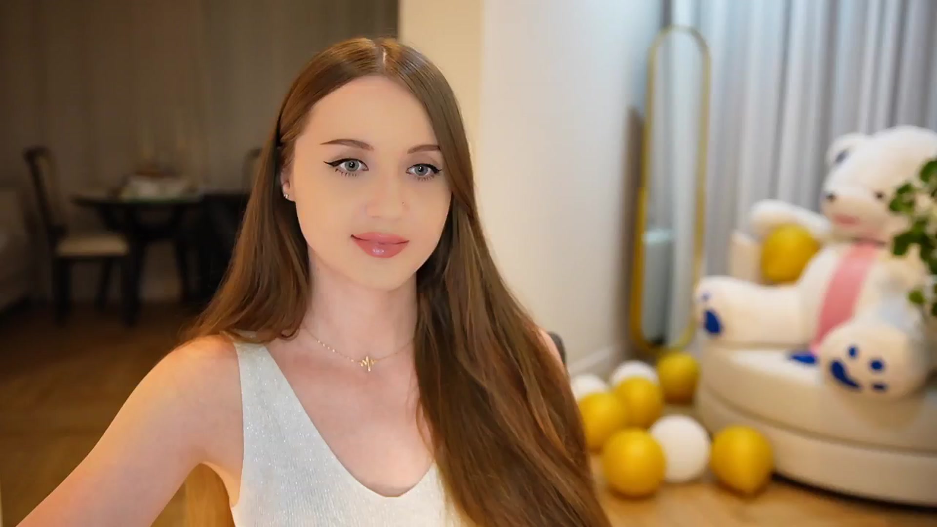 Gallery image thumbnail from Innocent_Soul's myfreecams stream on, 09/20/2024, 18:11 image 3 of 20