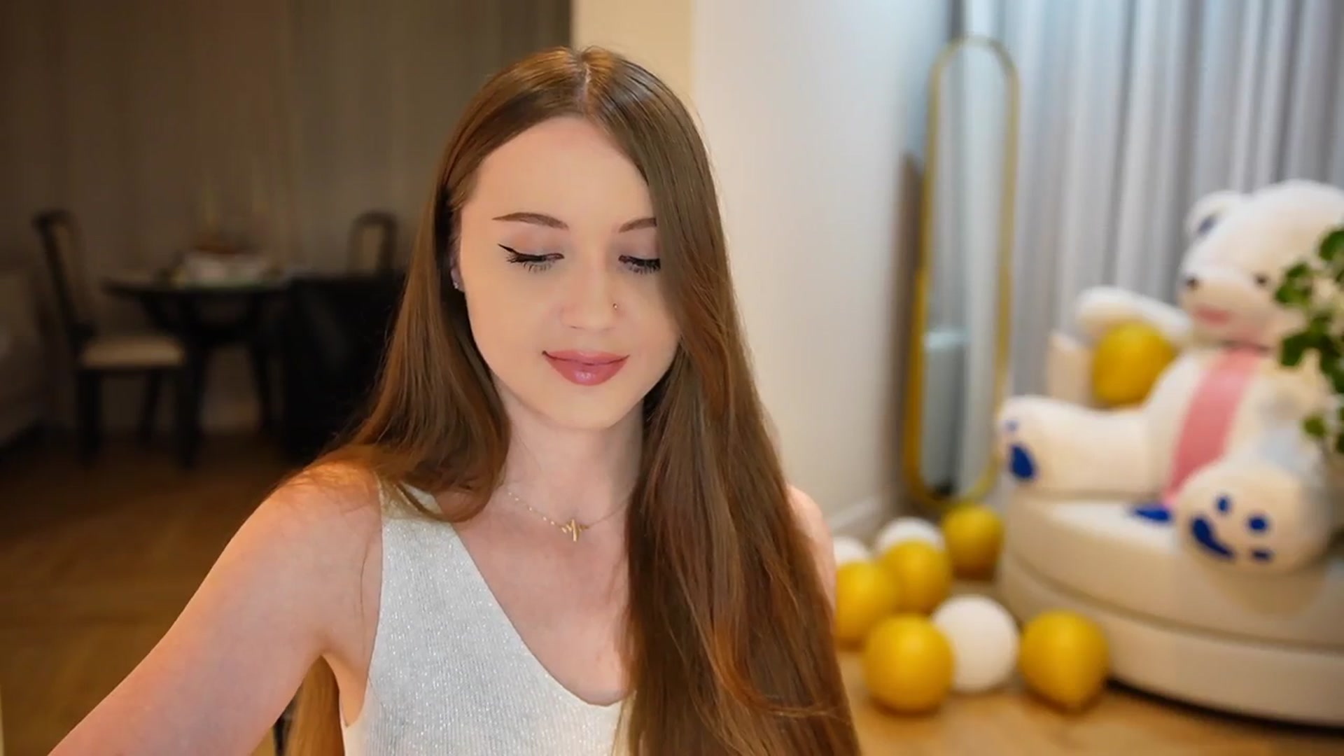 Gallery image thumbnail from Innocent_Soul's myfreecams stream on, 09/20/2024, 18:11 image 16 of 20