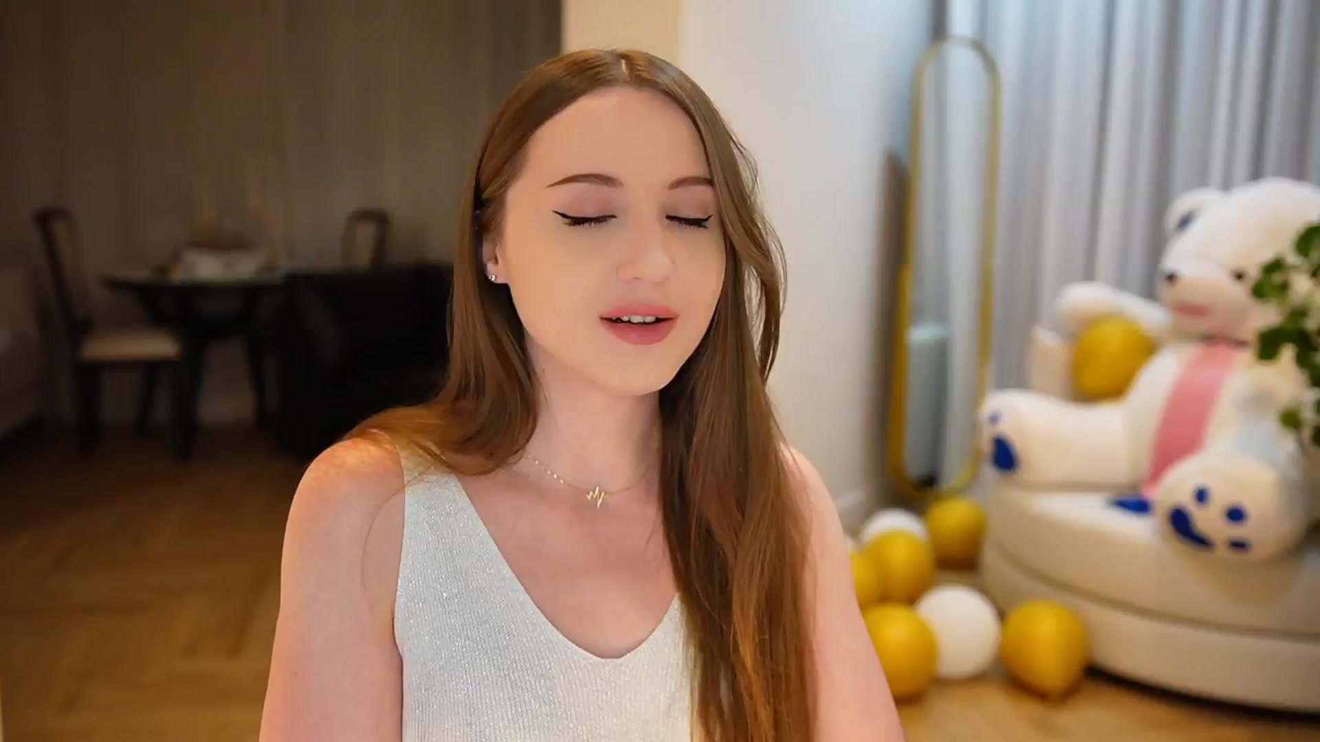 Gallery image thumbnail from Innocent_Soul's myfreecams stream on, 09/20/2024, 18:11 image 8 of 20