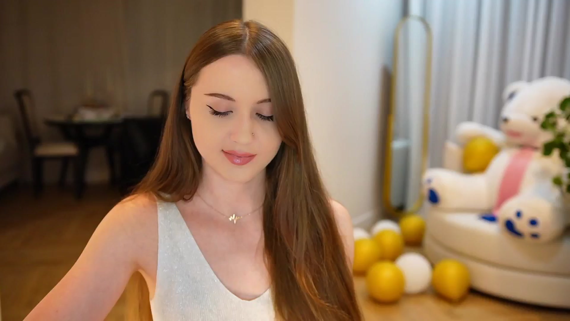 Gallery image thumbnail from Innocent_Soul's myfreecams stream on, 09/20/2024, 18:11 image 5 of 20