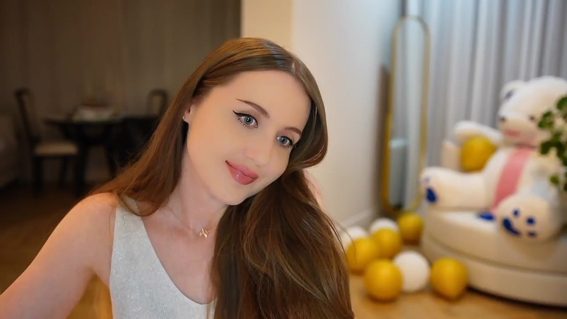 Gallery image thumbnail from Innocent_Soul's myfreecams stream on, 09/20/2024, 18:11 image 14 of 20