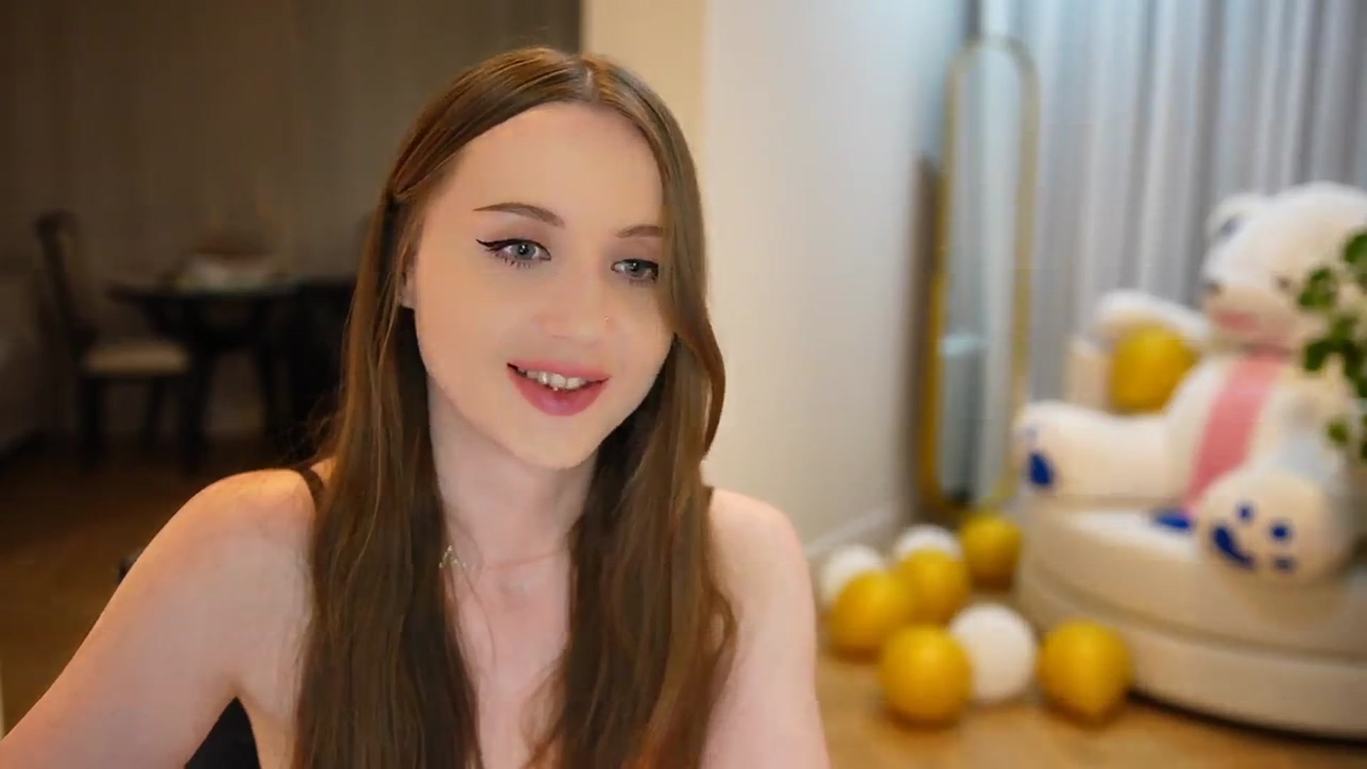 Gallery image thumbnail from Innocent_Soul's myfreecams stream on, 09/20/2024, 19:08 image 15 of 20