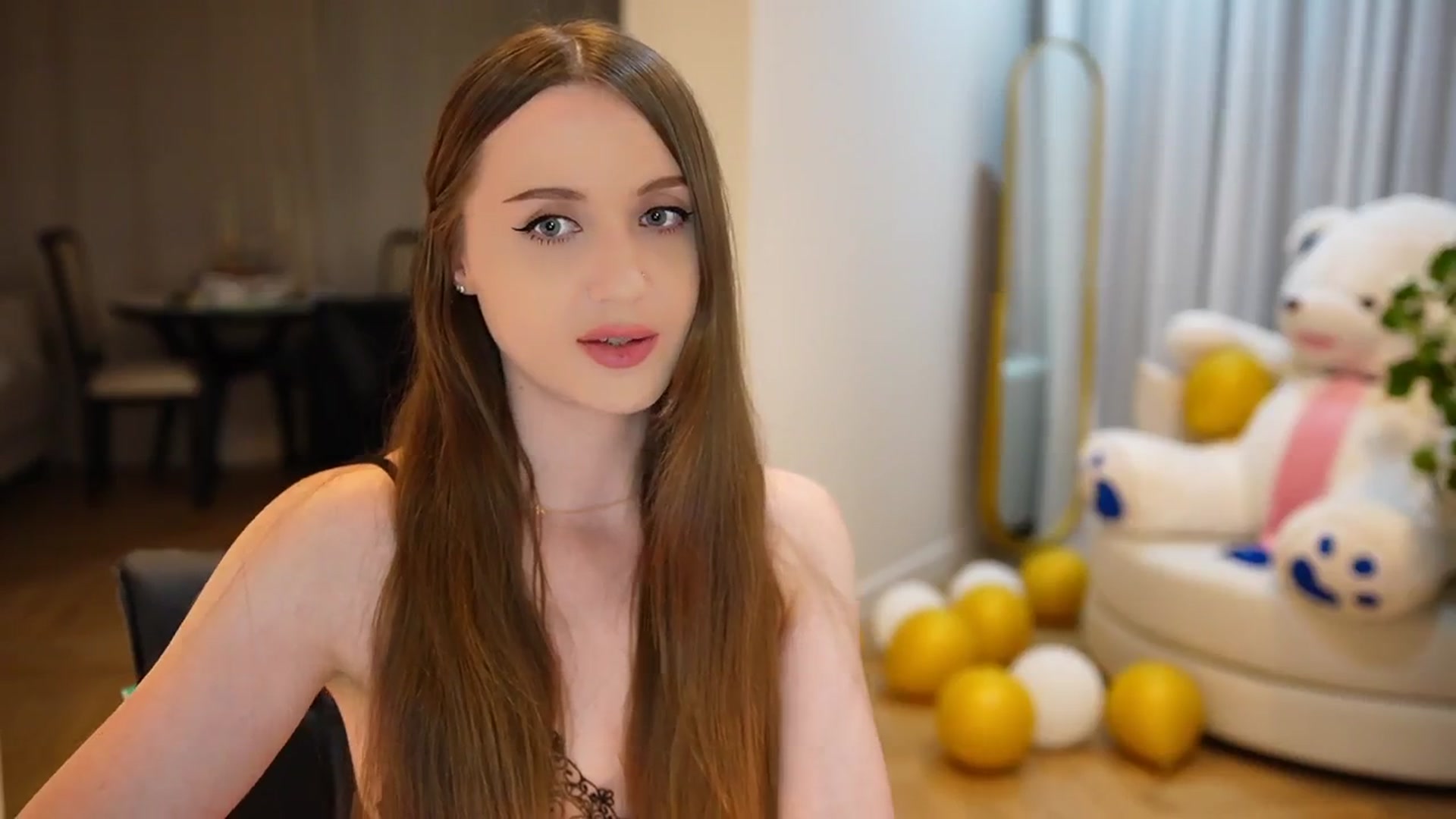 Gallery image thumbnail from Innocent_Soul's myfreecams stream on, 09/20/2024, 19:08 image 10 of 20
