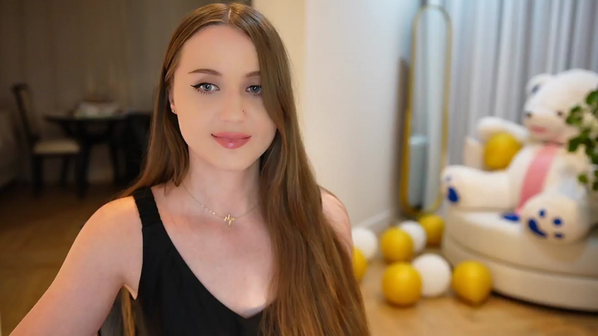 Gallery image thumbnail from Innocent_Soul's myfreecams stream on, 09/20/2024, 21:26 image 16 of 20