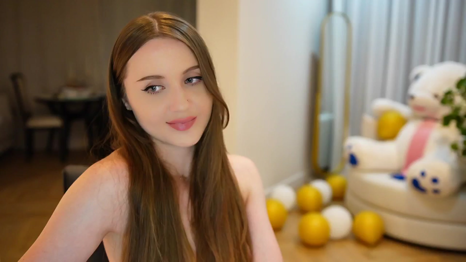 Gallery image thumbnail from Innocent_Soul's myfreecams stream on, 09/20/2024, 22:16 image 5 of 20