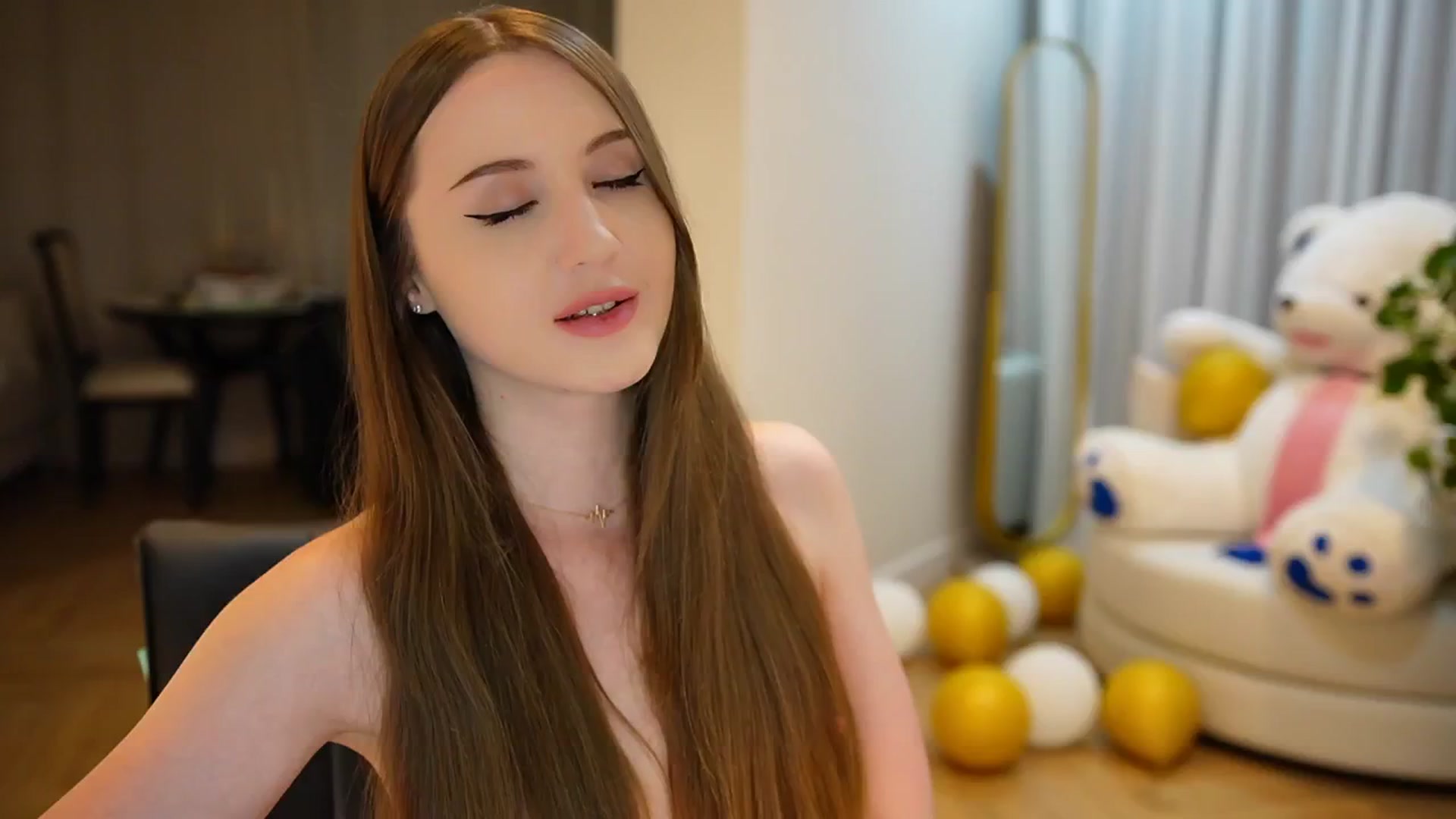 Gallery image thumbnail from Innocent_Soul's myfreecams stream on, 09/20/2024, 22:16 image 7 of 20