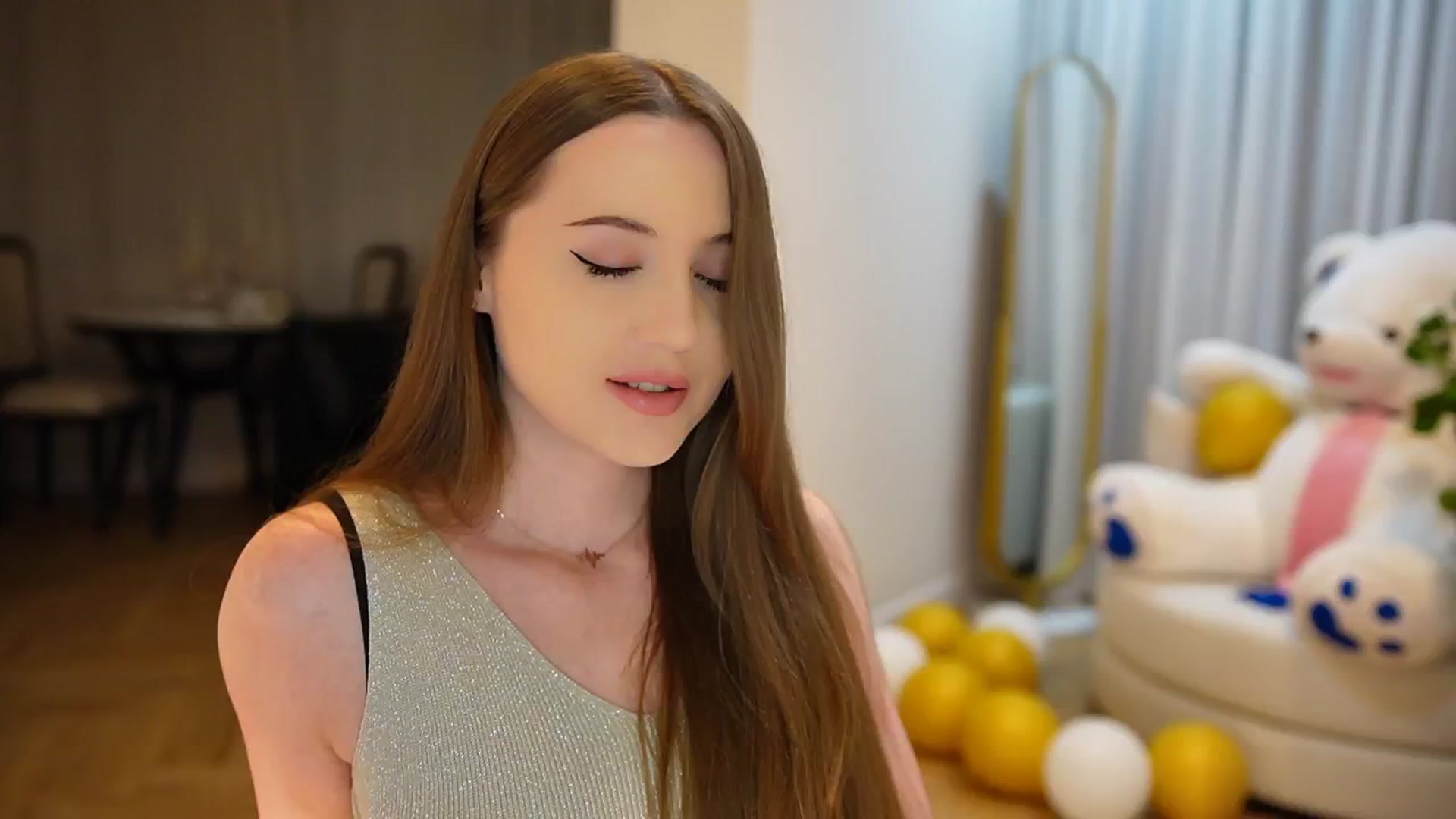 Gallery image thumbnail from Innocent_Soul's myfreecams stream on, 09/24/2024, 20:33 image 4 of 20
