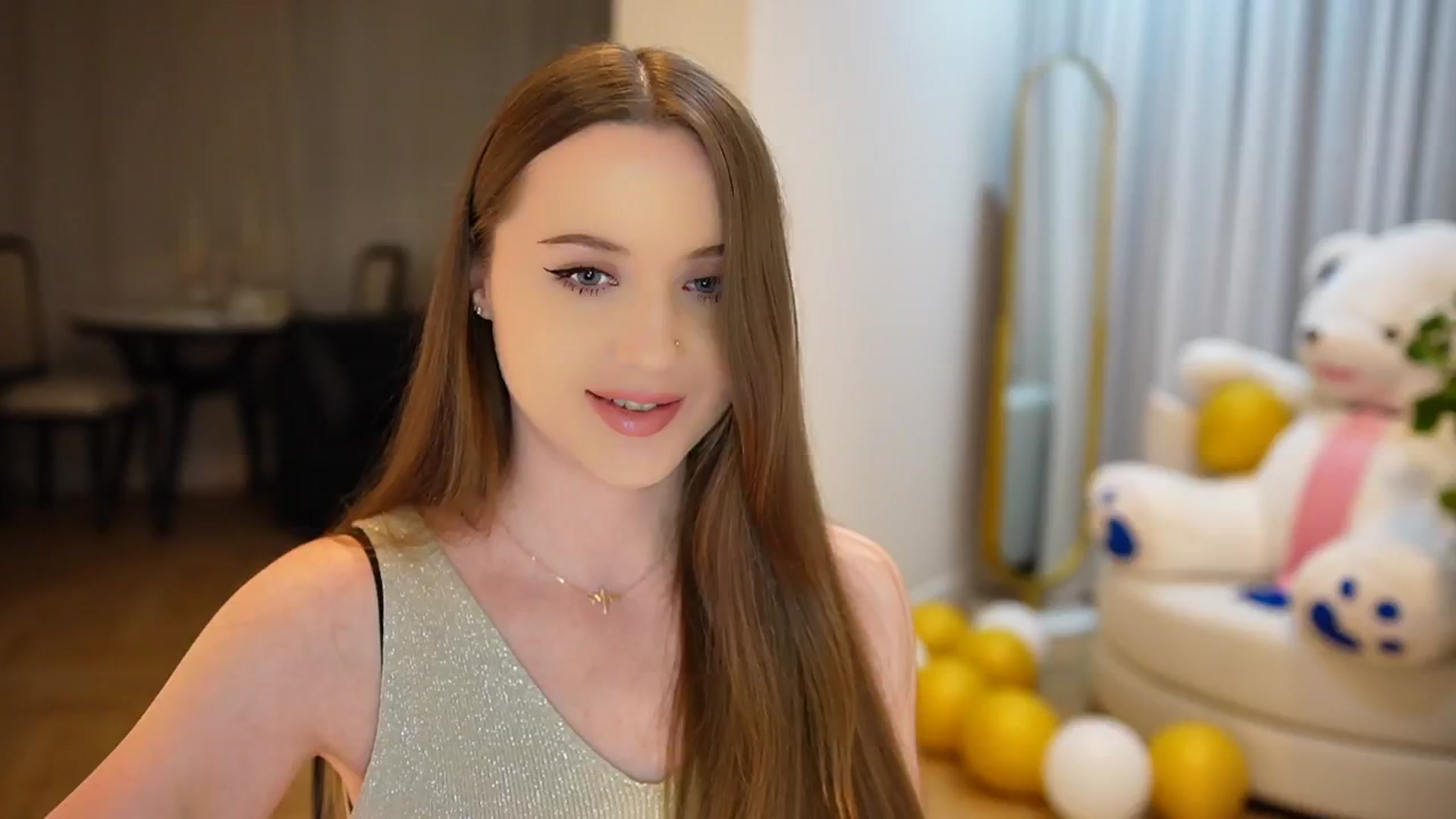Gallery image thumbnail from Innocent_Soul's myfreecams stream on, 09/24/2024, 20:33 image 3 of 20
