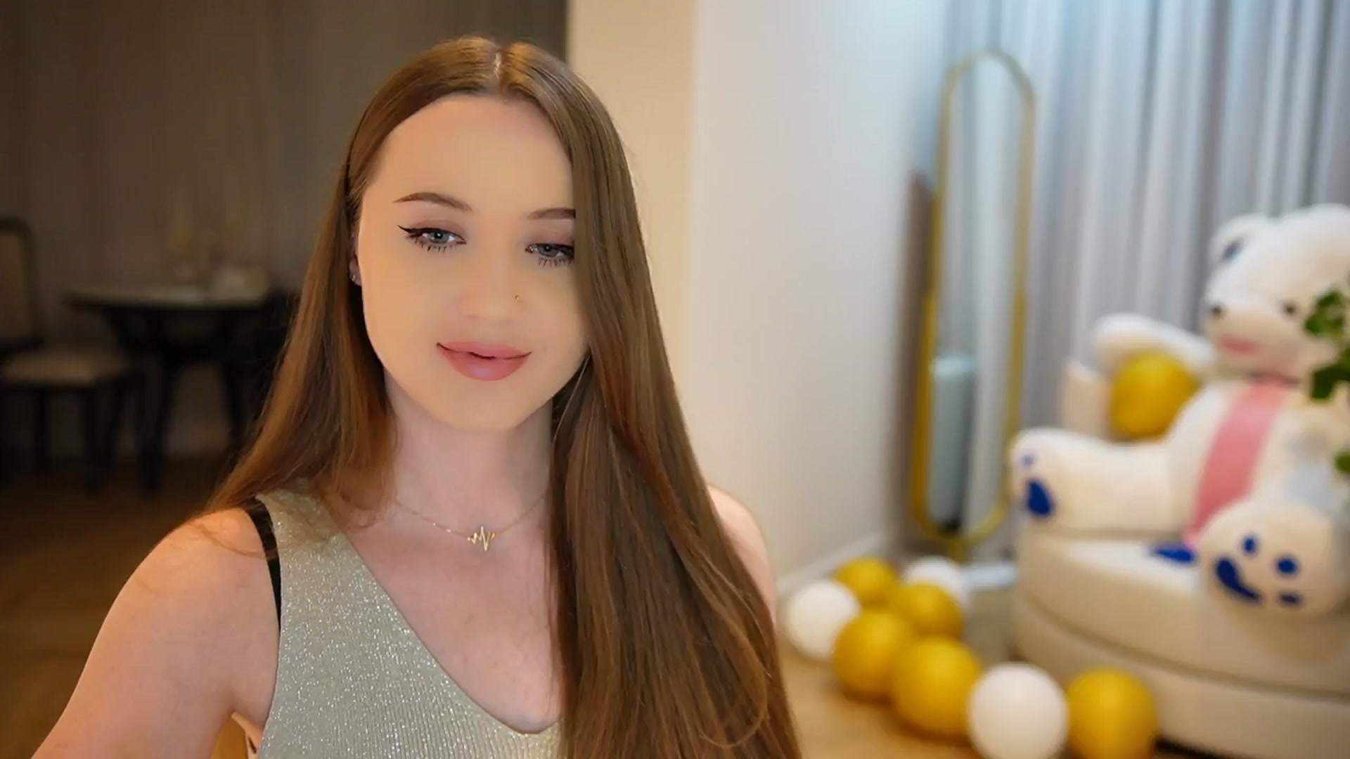 Gallery image thumbnail from Innocent_Soul's myfreecams stream on, 09/24/2024, 20:33 image 8 of 20