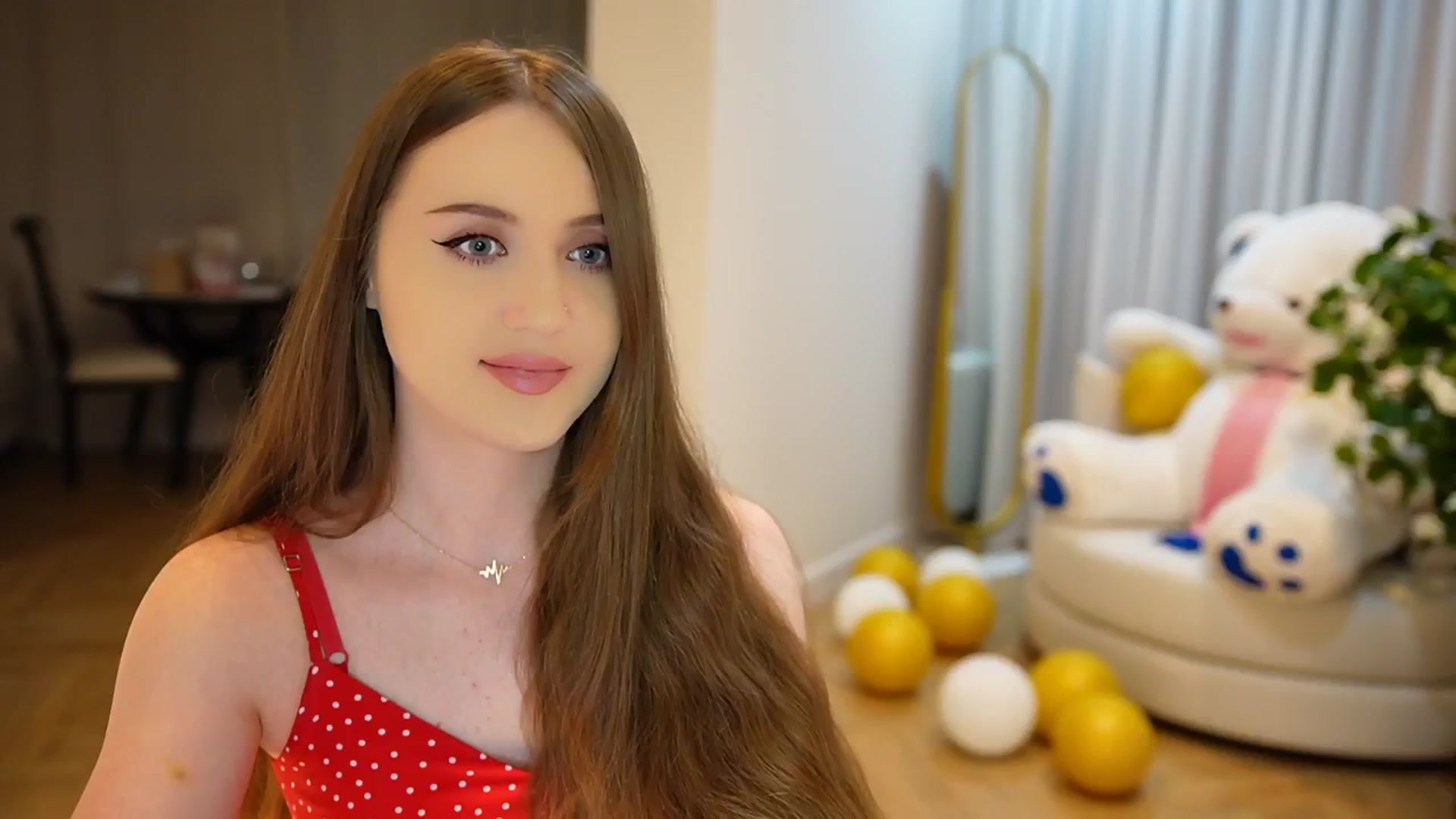 Gallery image thumbnail from Innocent_Soul's myfreecams stream on, 09/28/2024, 18:20 image 8 of 20