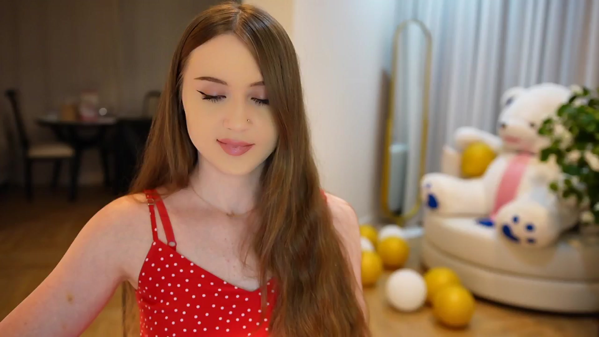 Gallery image thumbnail from Innocent_Soul's myfreecams stream on, 09/28/2024, 18:20 image 15 of 20