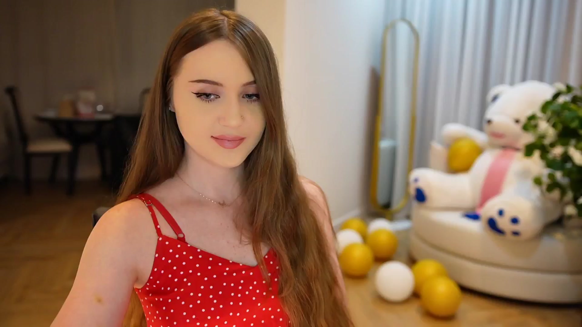 Gallery image thumbnail from Innocent_Soul's myfreecams stream on, 09/28/2024, 18:20 image 14 of 20