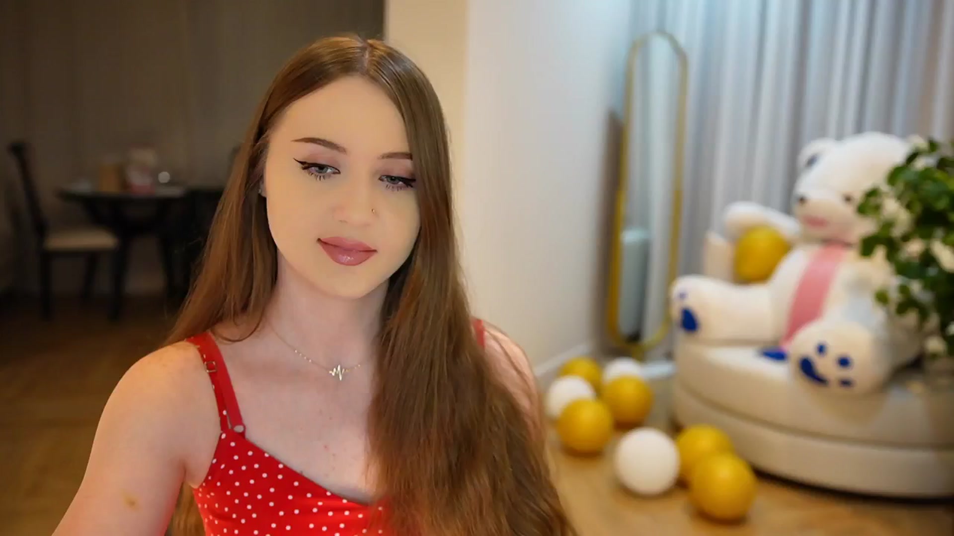 Gallery image thumbnail from Innocent_Soul's myfreecams stream on, 09/28/2024, 18:20 image 4 of 20