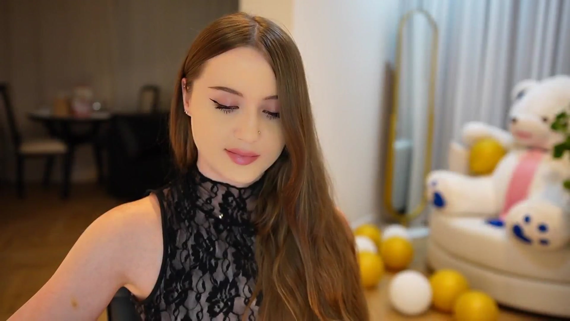 Gallery image thumbnail from Innocent_Soul's myfreecams stream on, 09/28/2024, 20:36 image 4 of 20