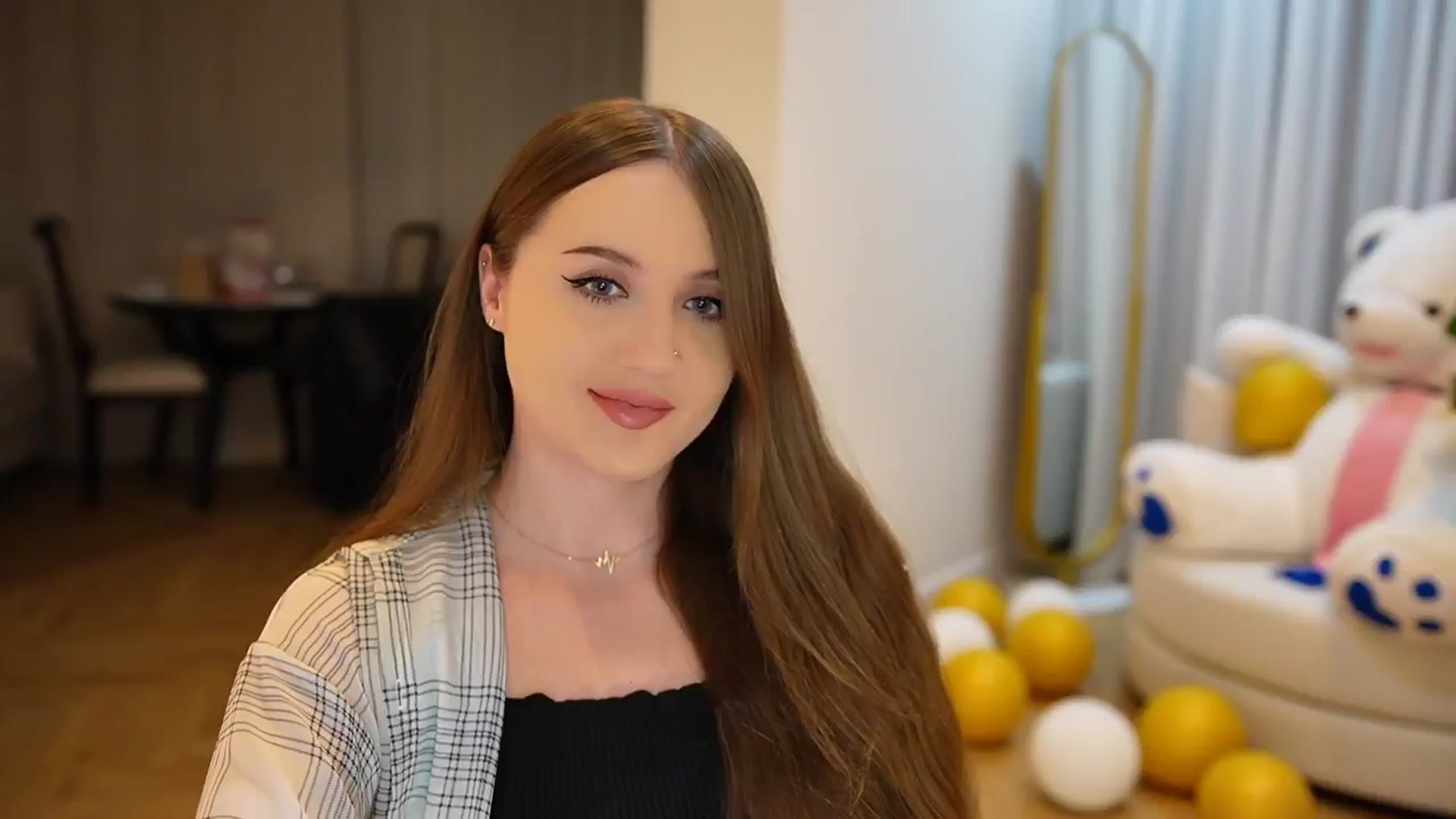 Gallery image thumbnail from Innocent_Soul's myfreecams stream on, 09/29/2024, 19:16 image 3 of 20