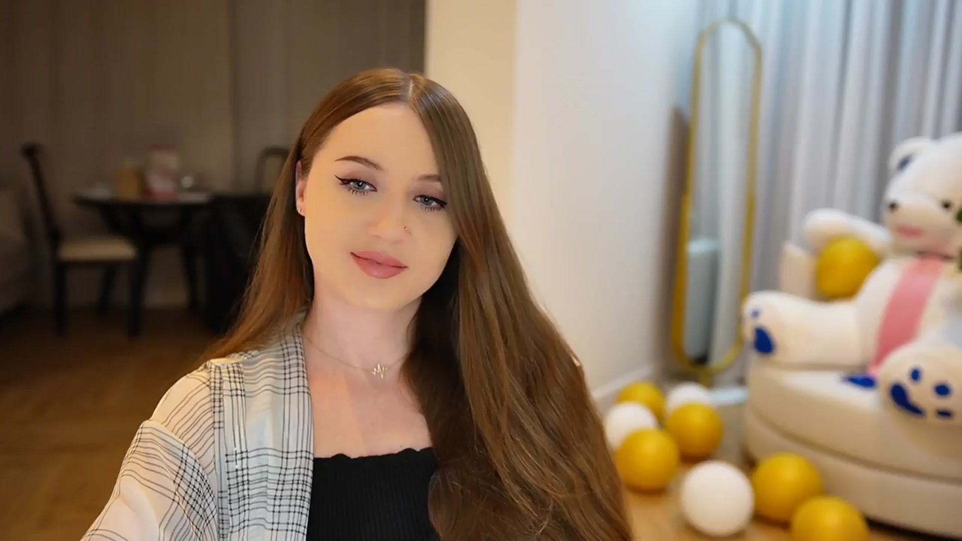 Gallery image thumbnail from Innocent_Soul's myfreecams stream on, 09/29/2024, 19:16 image 5 of 20