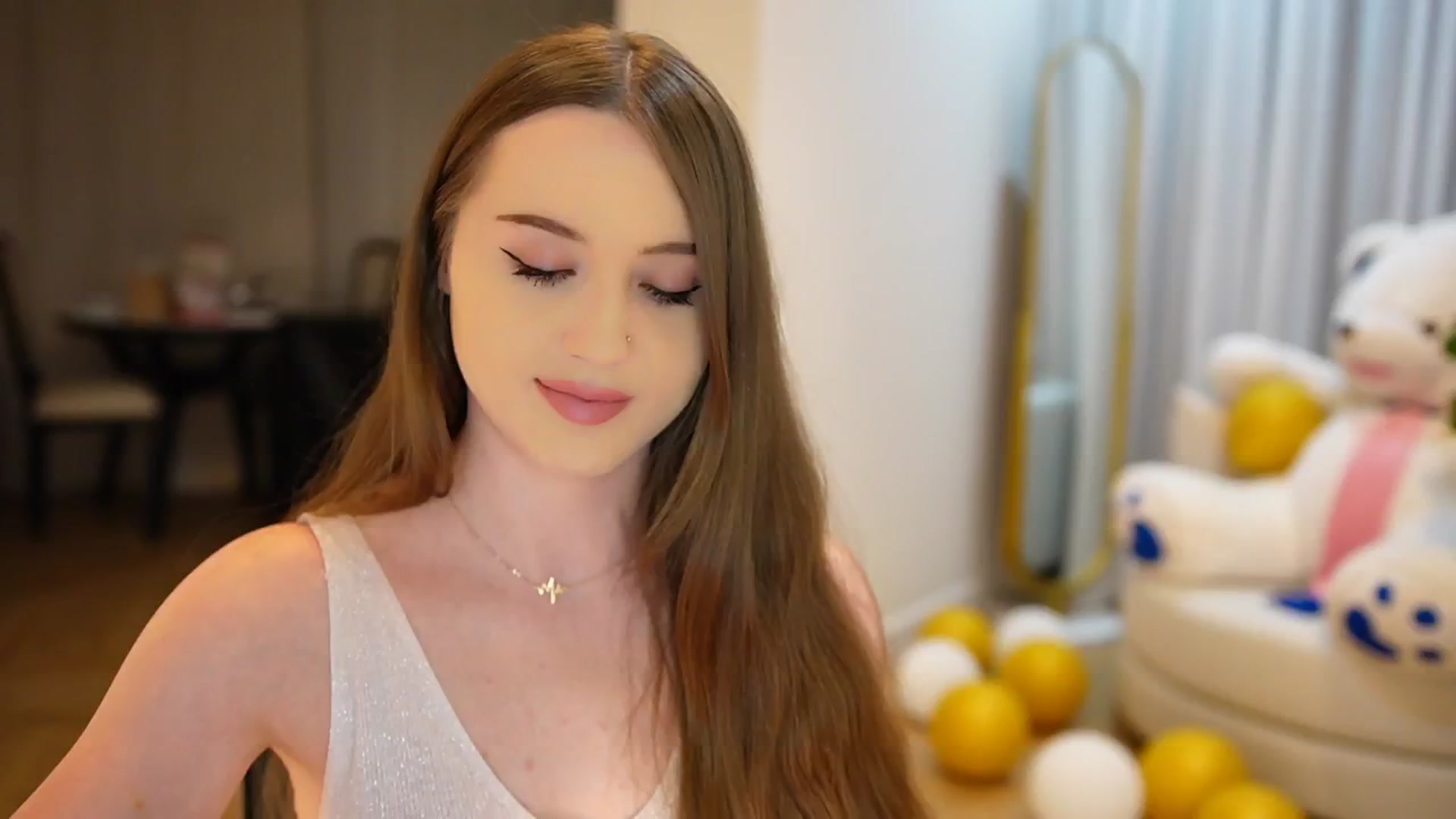 Gallery image thumbnail from Innocent_Soul's myfreecams stream on, 09/30/2024, 19:59 image 9 of 20