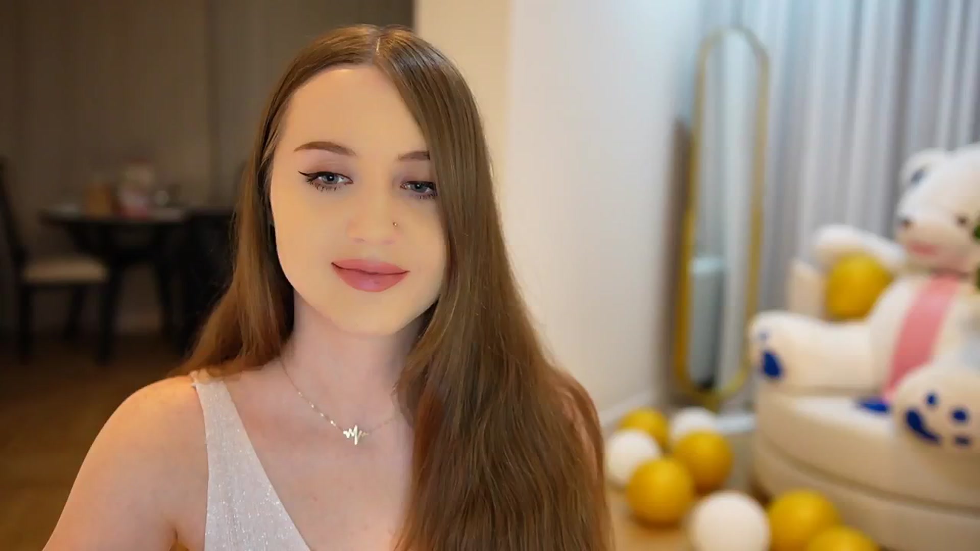 Gallery image thumbnail from Innocent_Soul's myfreecams stream on, 09/30/2024, 19:59 image 3 of 20