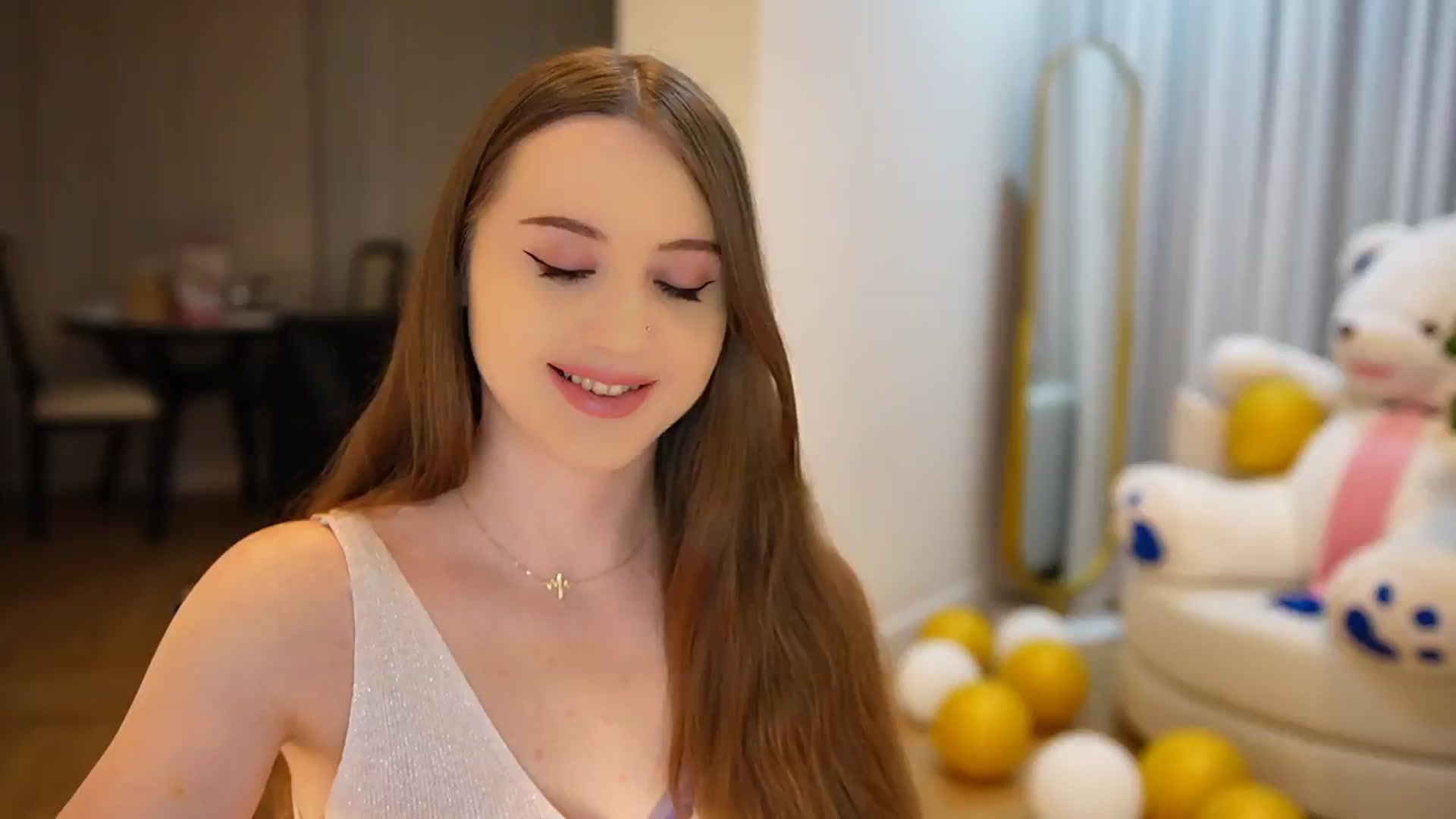 Gallery image thumbnail from Innocent_Soul's myfreecams stream on, 09/30/2024, 19:59 image 5 of 20